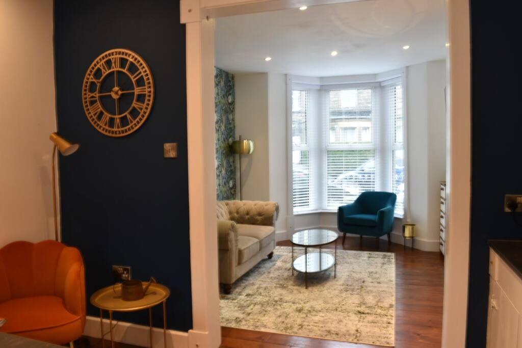 The Cheltenham, stylish 1-bed Victorian apartment view 3