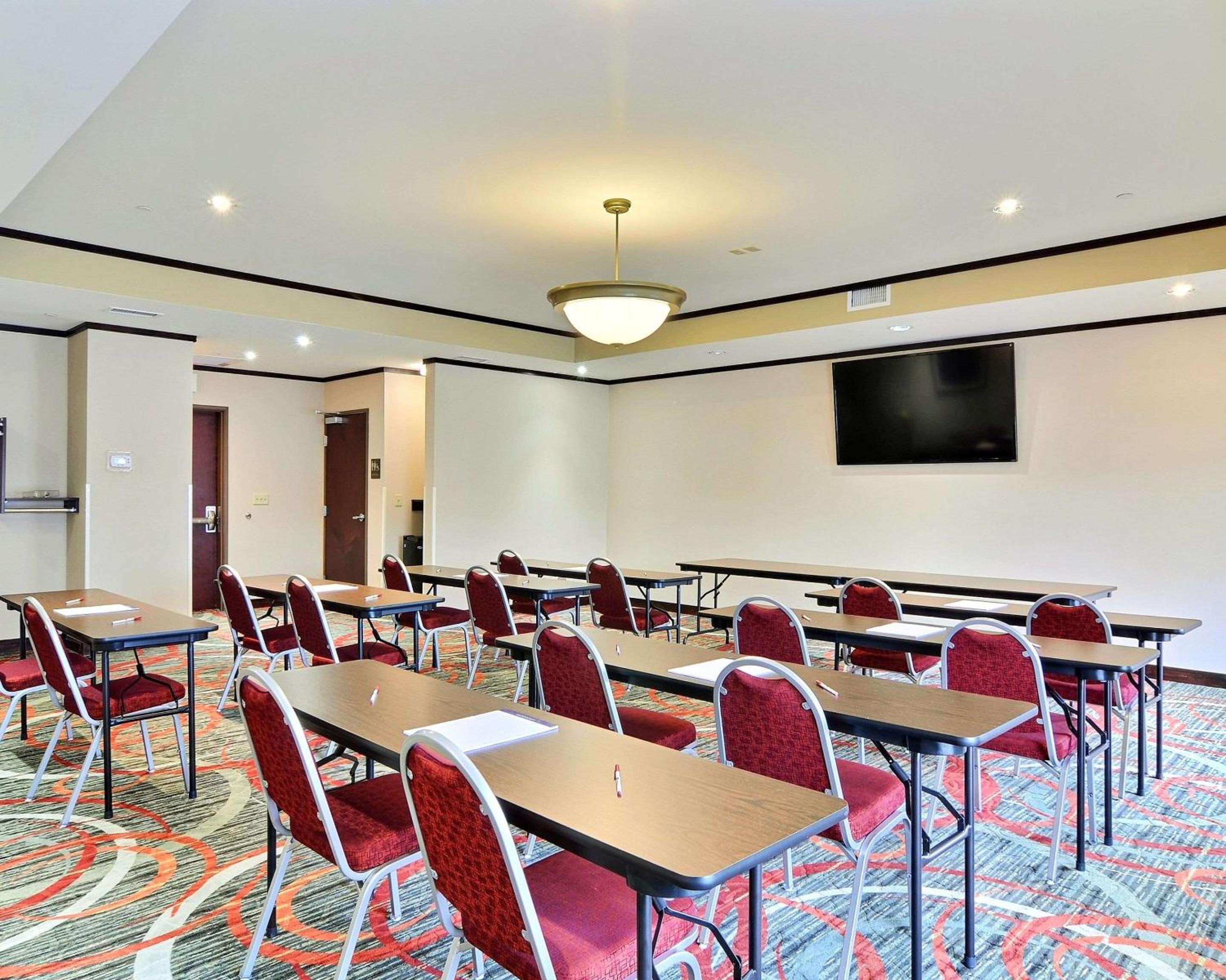 Comfort Suites Uniontown view 2