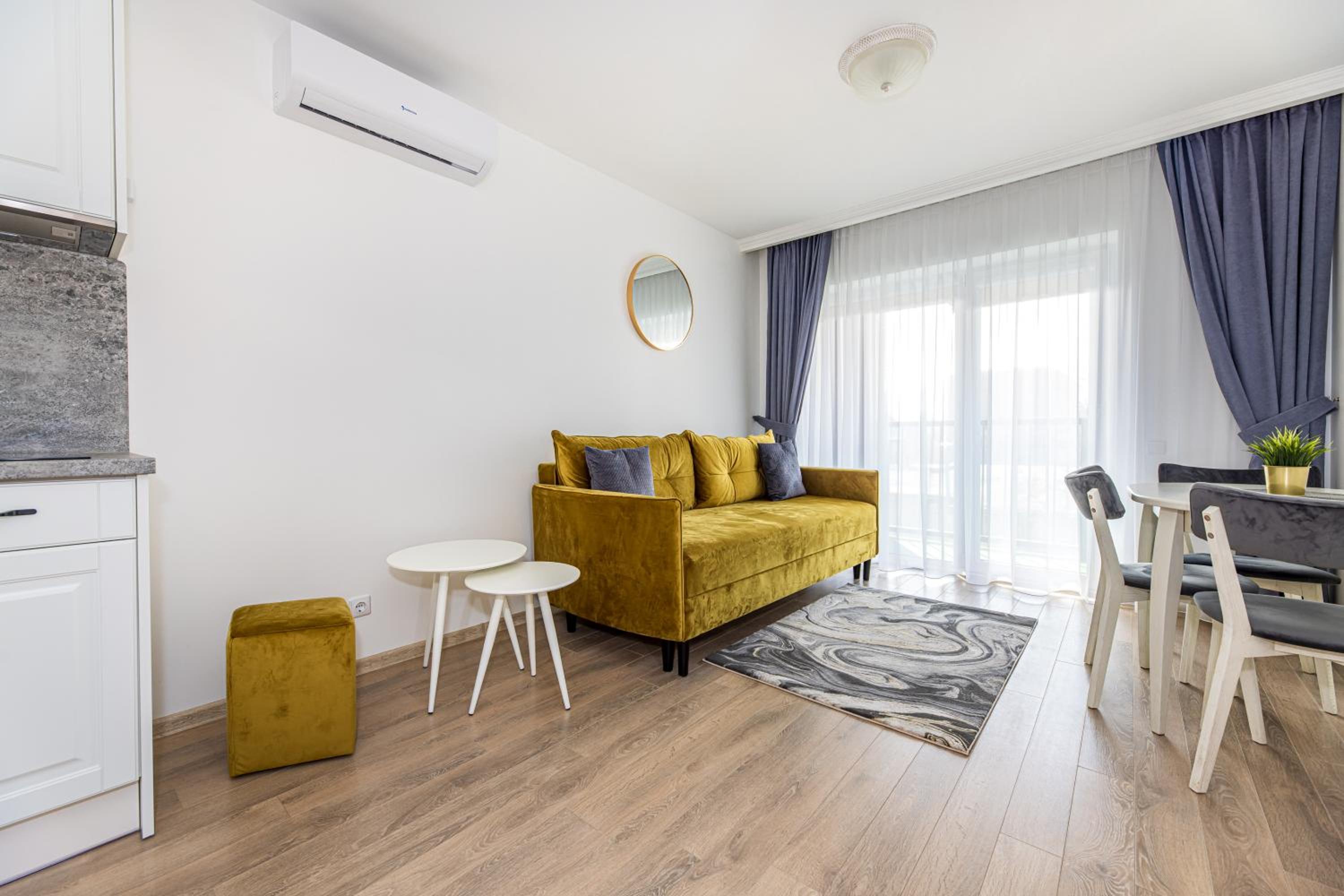 Victoria Apartments - Center view 2