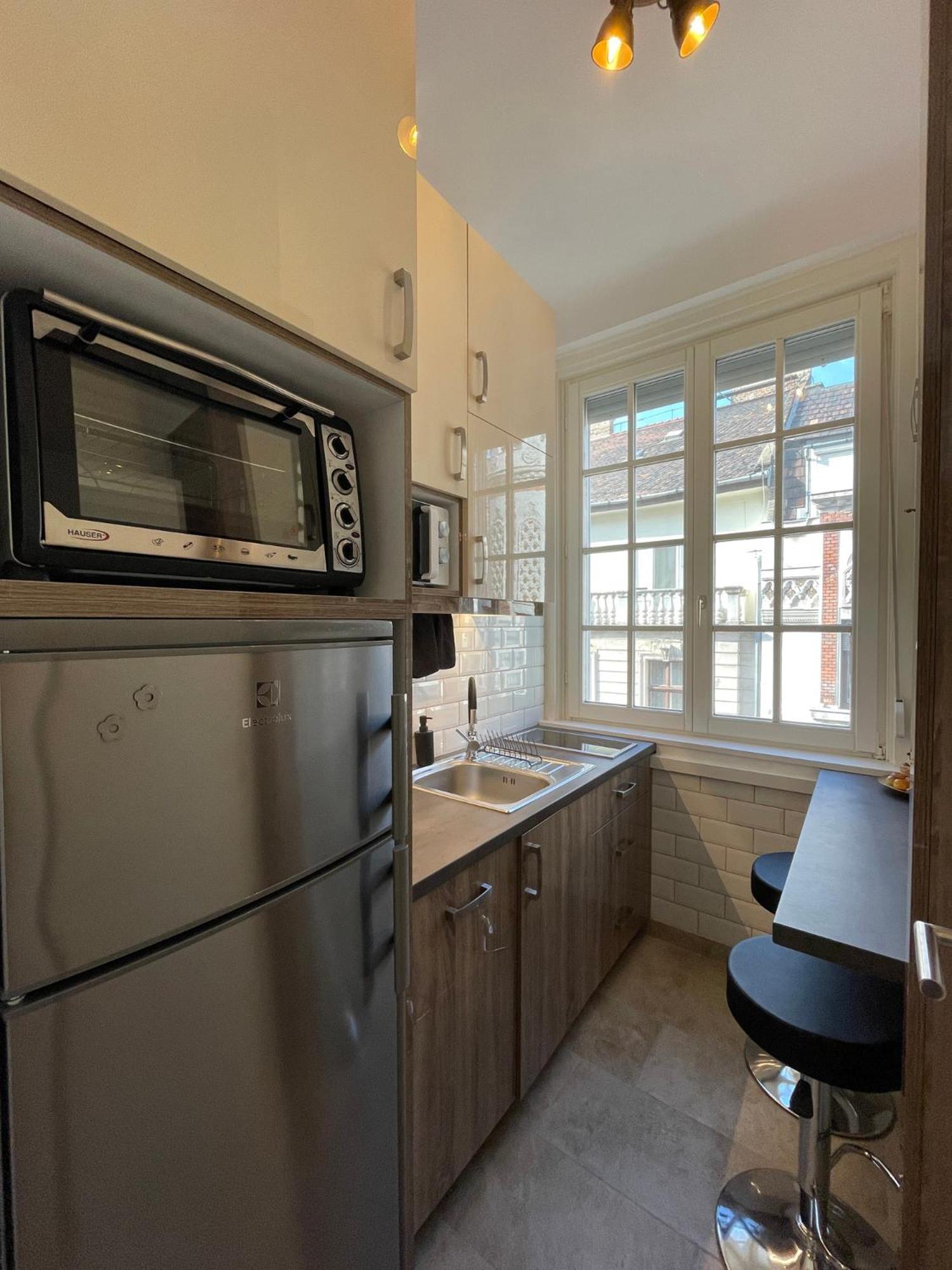 R7 Design Apartment - hostAID