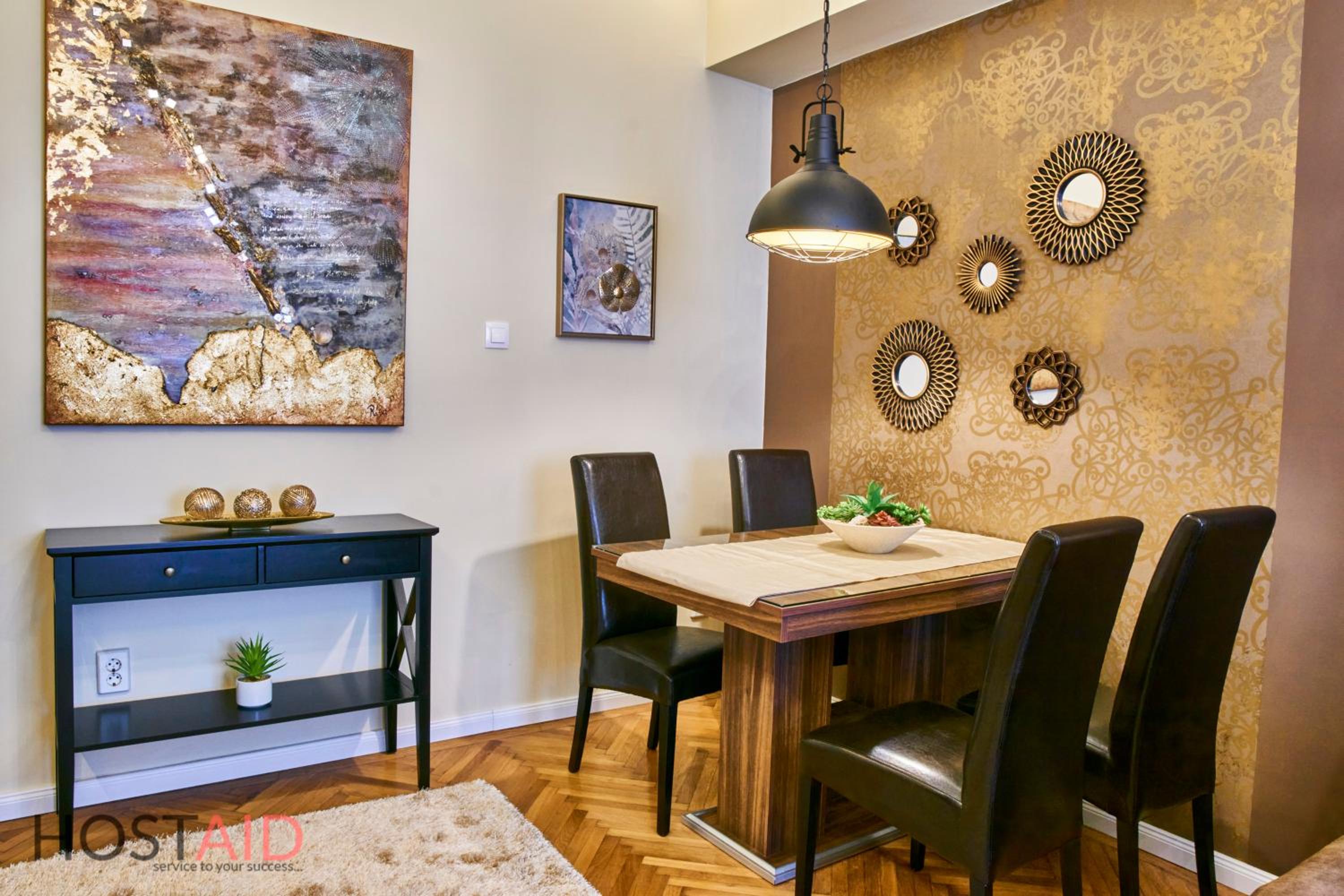 R7 Design Apartment - hostAID