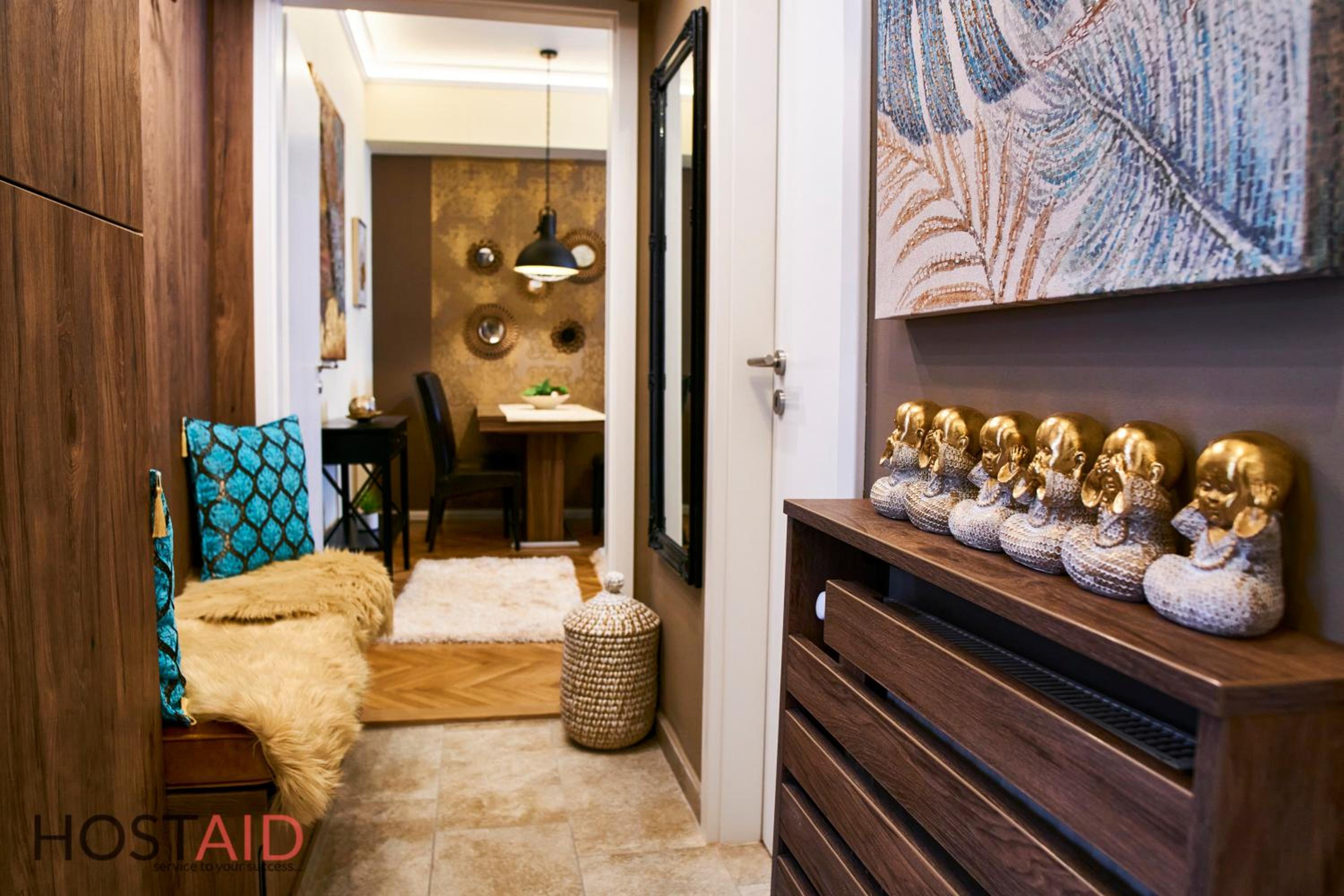 R7 Design Apartment - hostAID