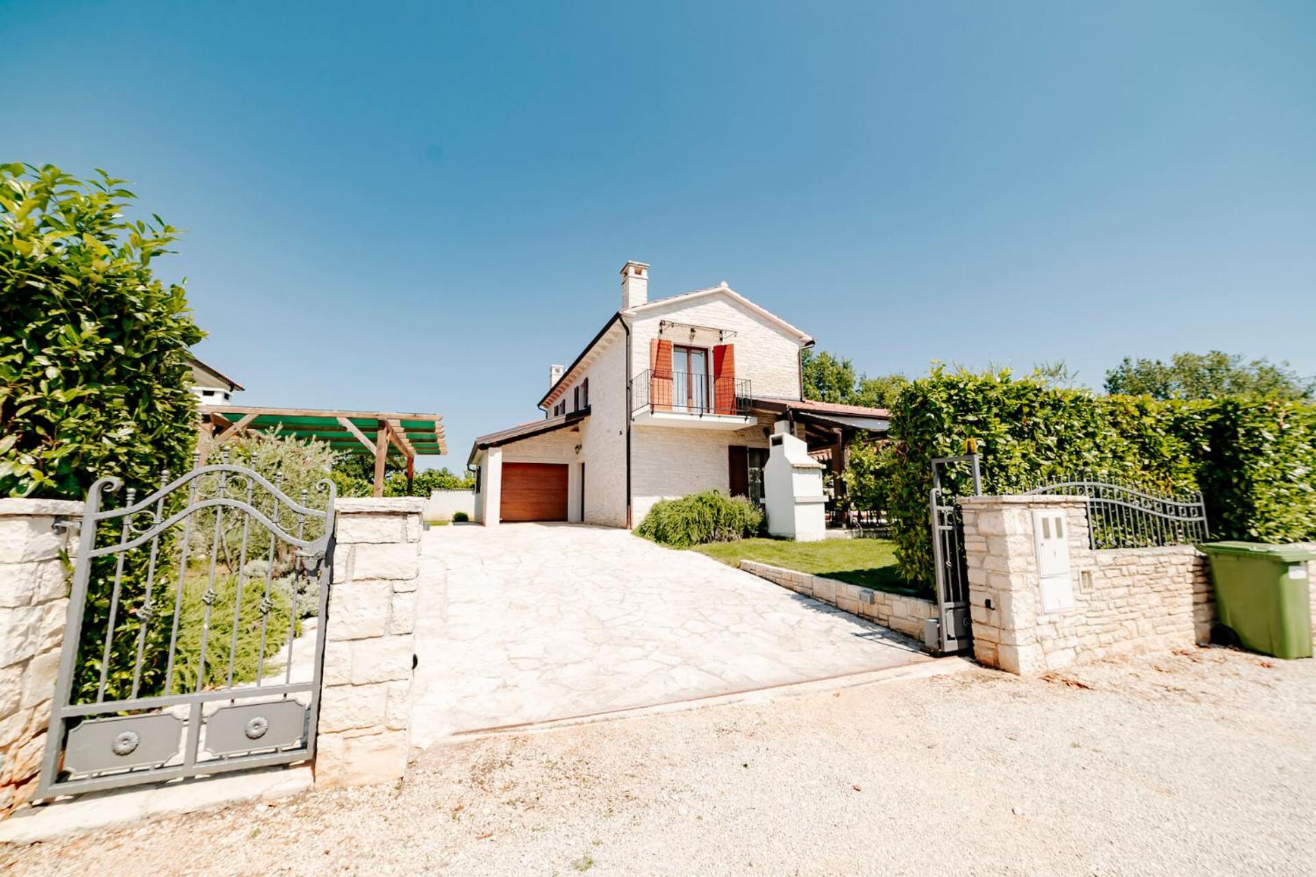 Villa Alma mit privatem Saltwater Pool view 5