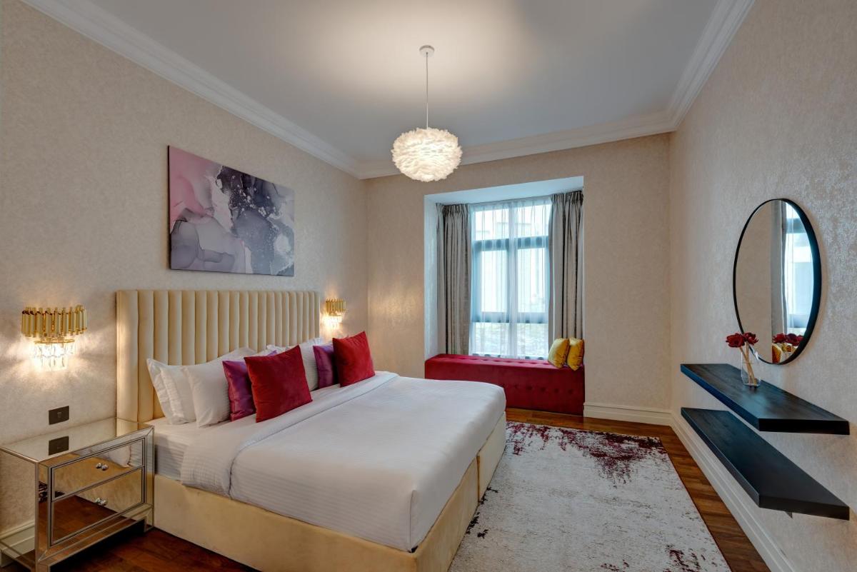 Durrani Homes - Unique Garden Apt at Souk Al Bahar besides Dubai Mall & Burjkhalifa with private jaccuzi