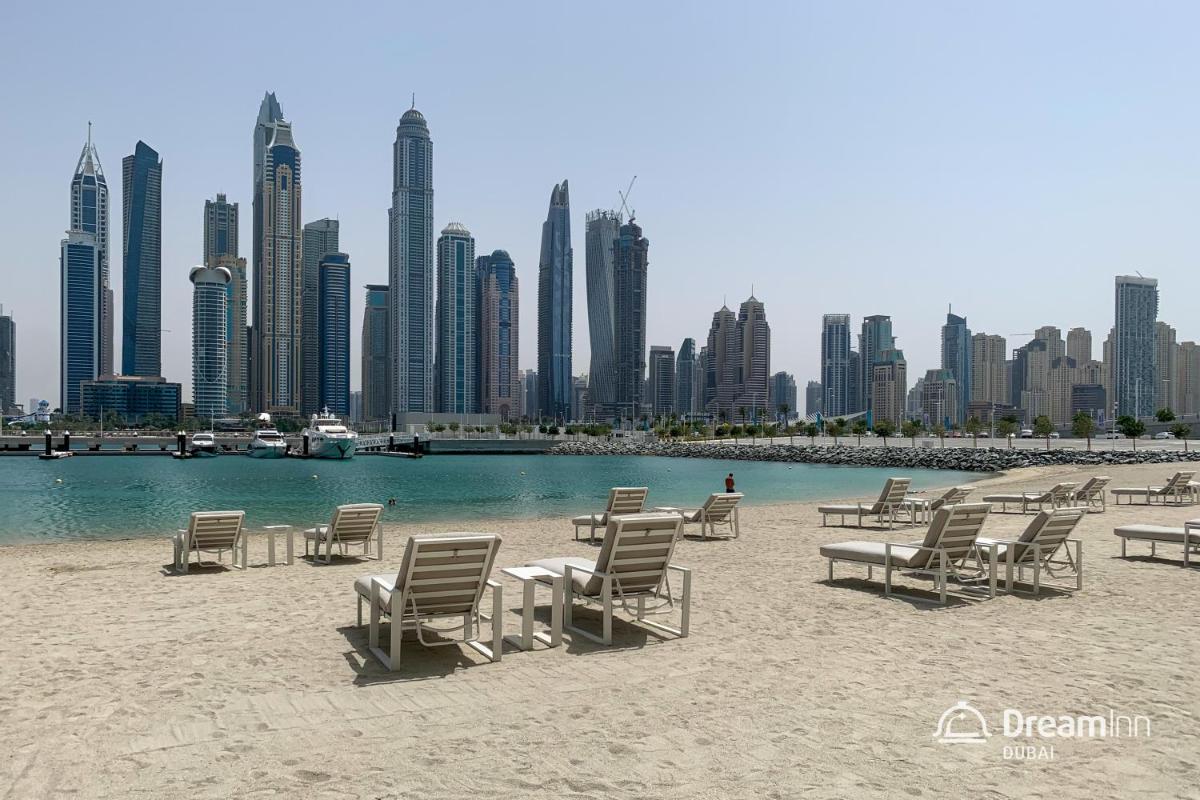 Dream Inn Apartments - Sunrise Bay Beach Front