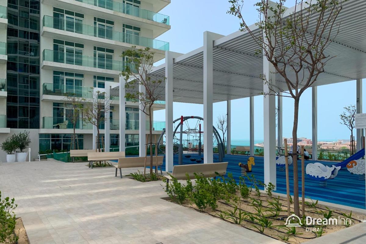 Dream Inn Apartments - Sunrise Bay Beach Front