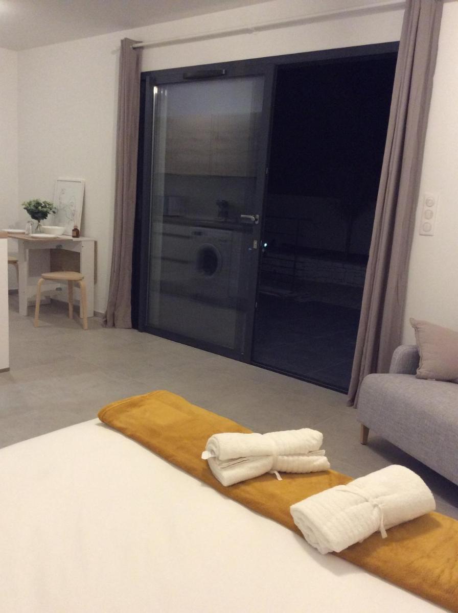 STUDIO A 2 MIN DES PLAGES view 2