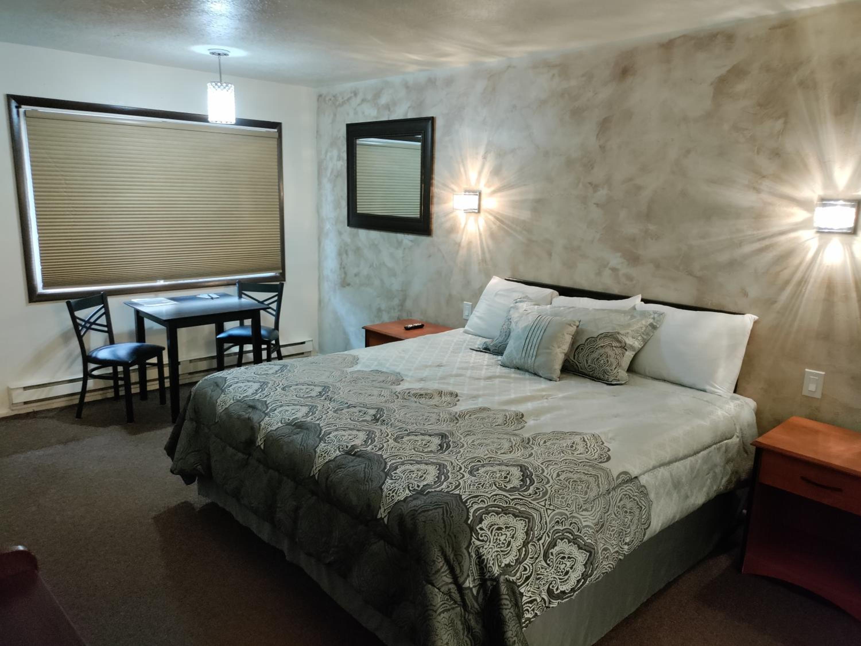 Salina Vacations - High Desert Inn - Property Image 3