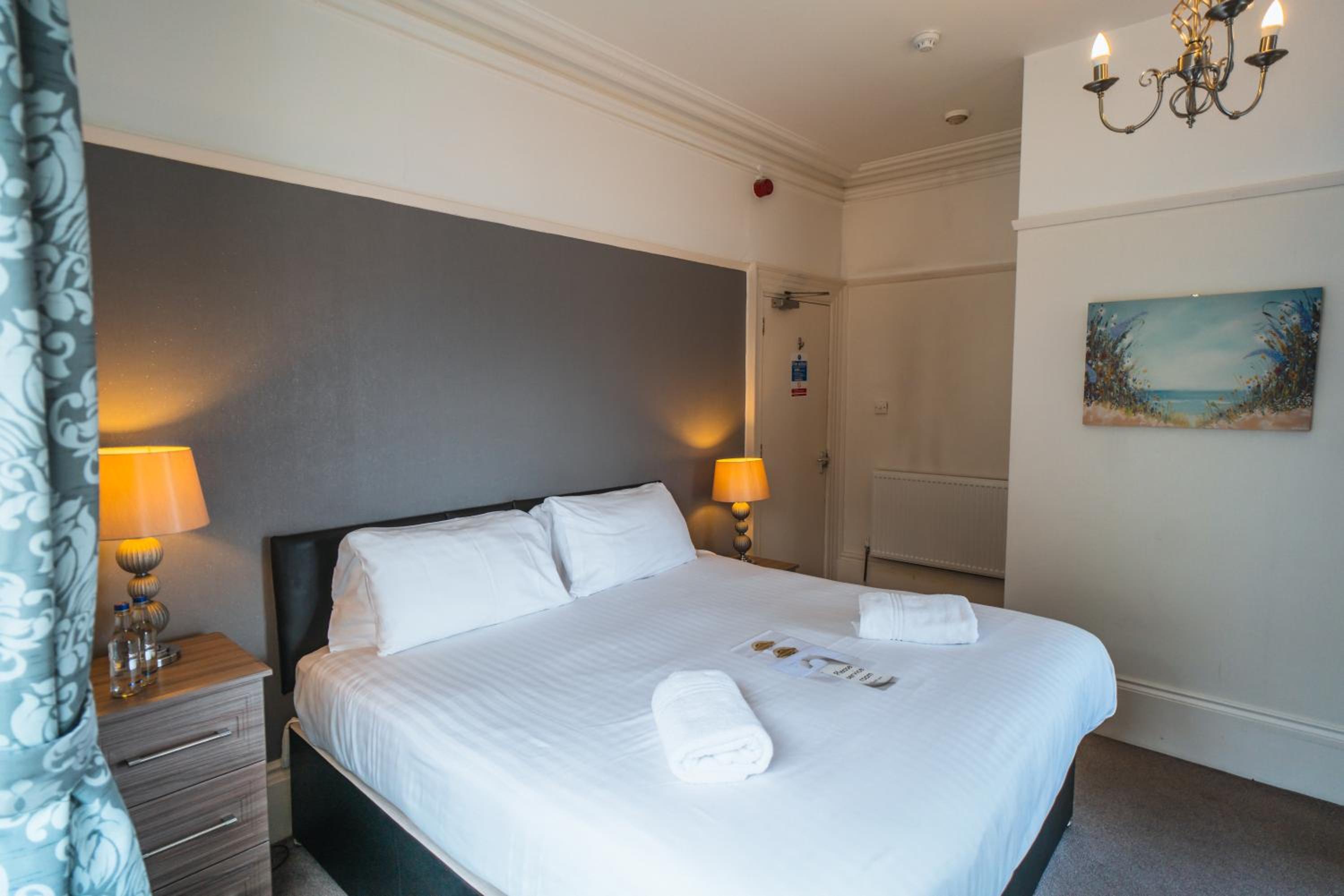 Johnny Dough's Conwy with Rooms