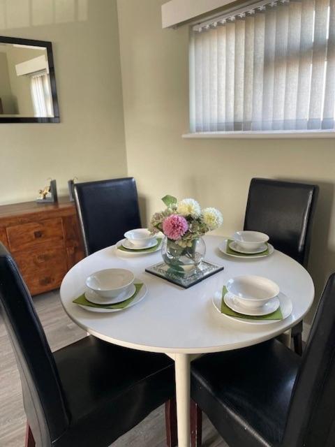 3 bedroom modern flat, sleeps 8, Mablethorpe, Linc
