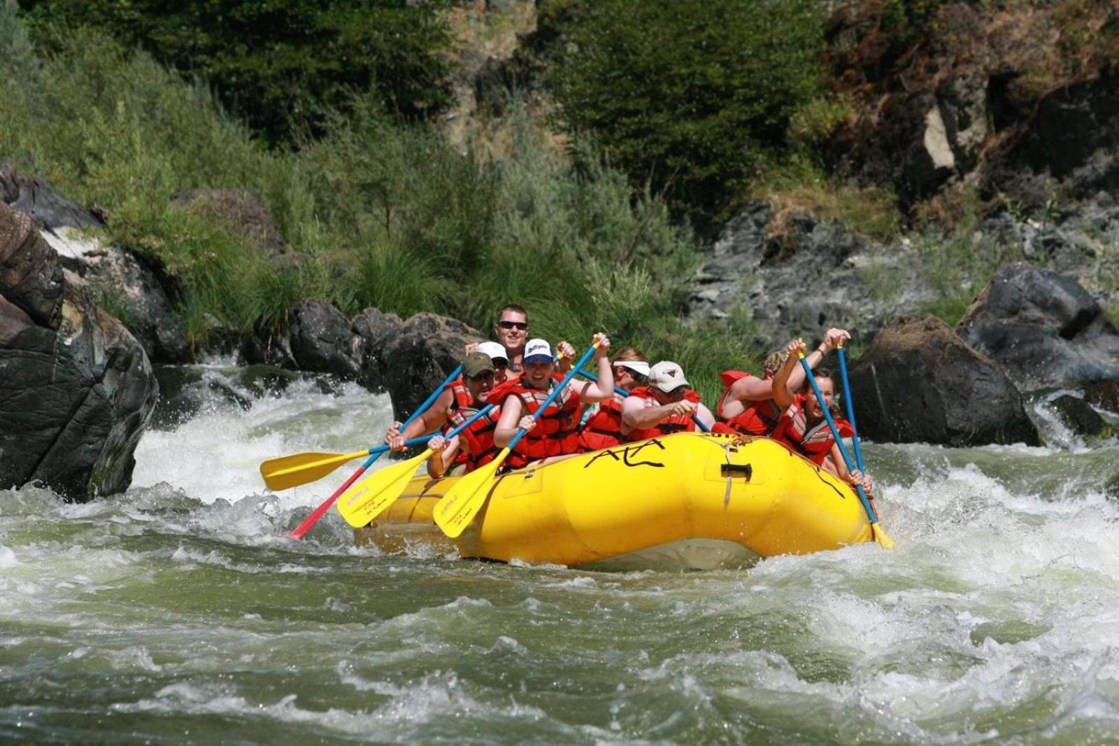 Pensiunea Valea Șușiței, Ciubar, Sauna, ATV, Safari, Offroad Jeep, Ghid Turistic Climbing, Rafting, Safari, Paragliding view 3