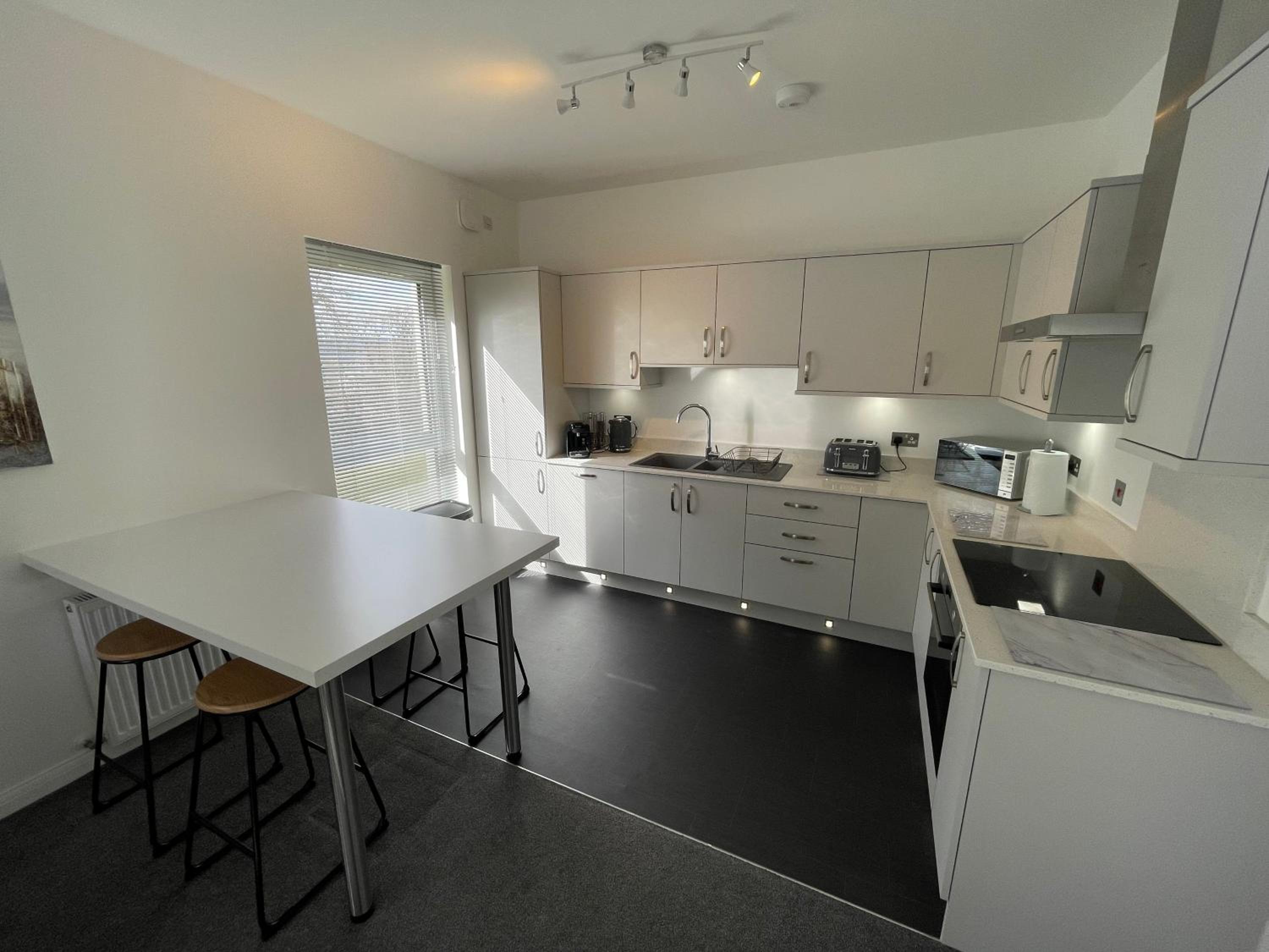 Atholl Place View, Luxury 2 bedroom, 2 bathroom apartment view 5