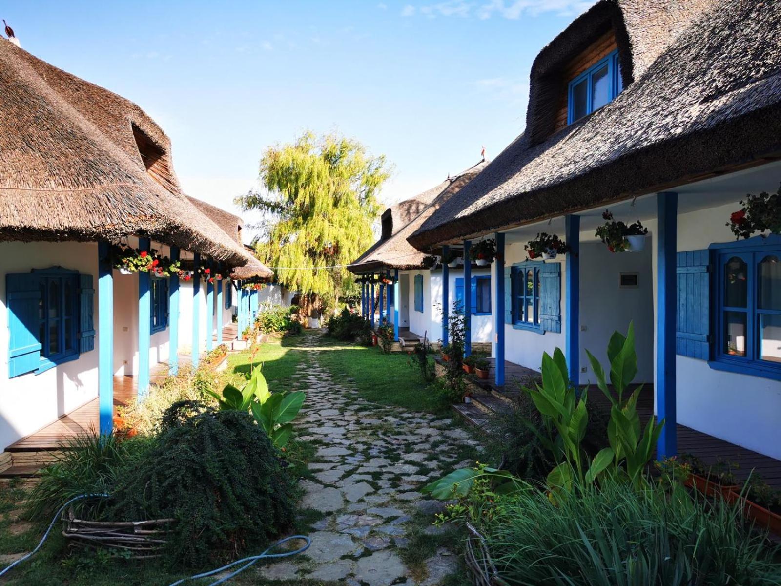 5 Chirpici - Small Traditional Resort view 3
