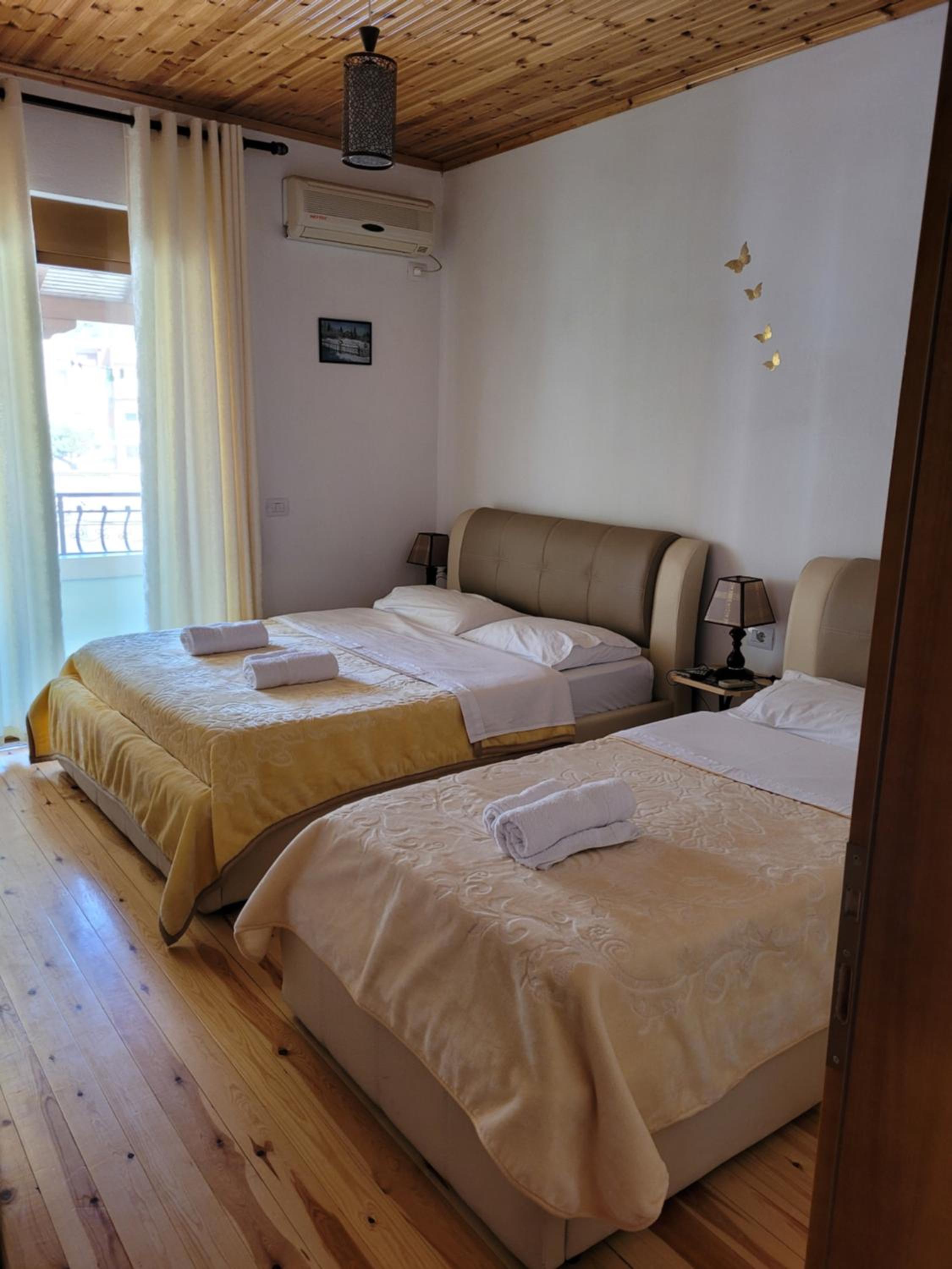 Nako Guest House bar&restaurants