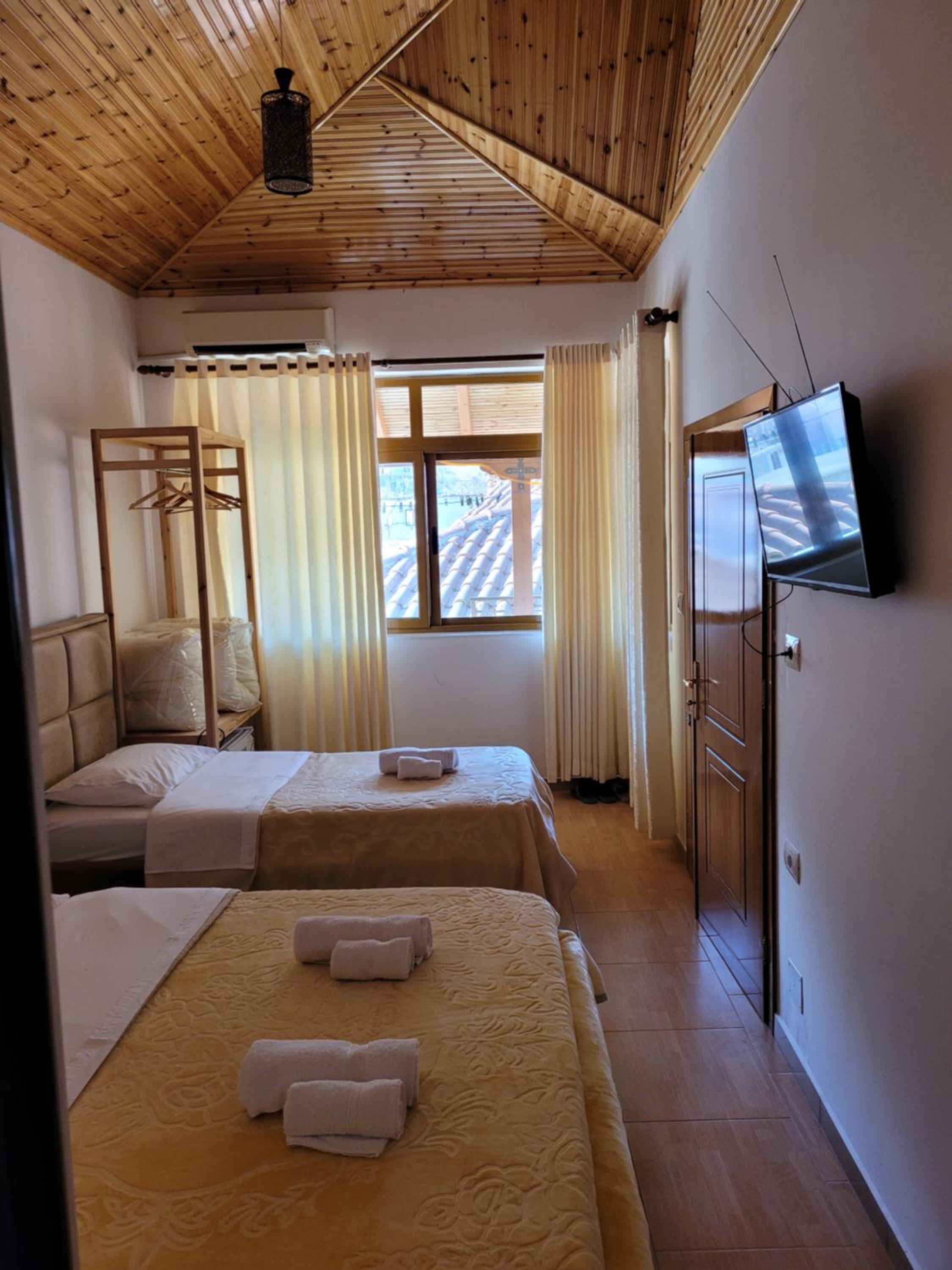 Nako Guest House bar&restaurants