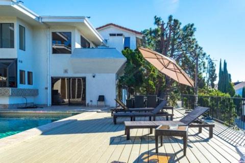 Hotel Hollywood Hills private room