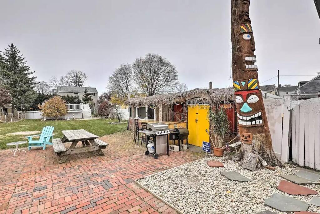 NEW! Family-Friendly Getaway -1 Mi to Dtwn Salem w Roof Deck & Tiki Bar view 3