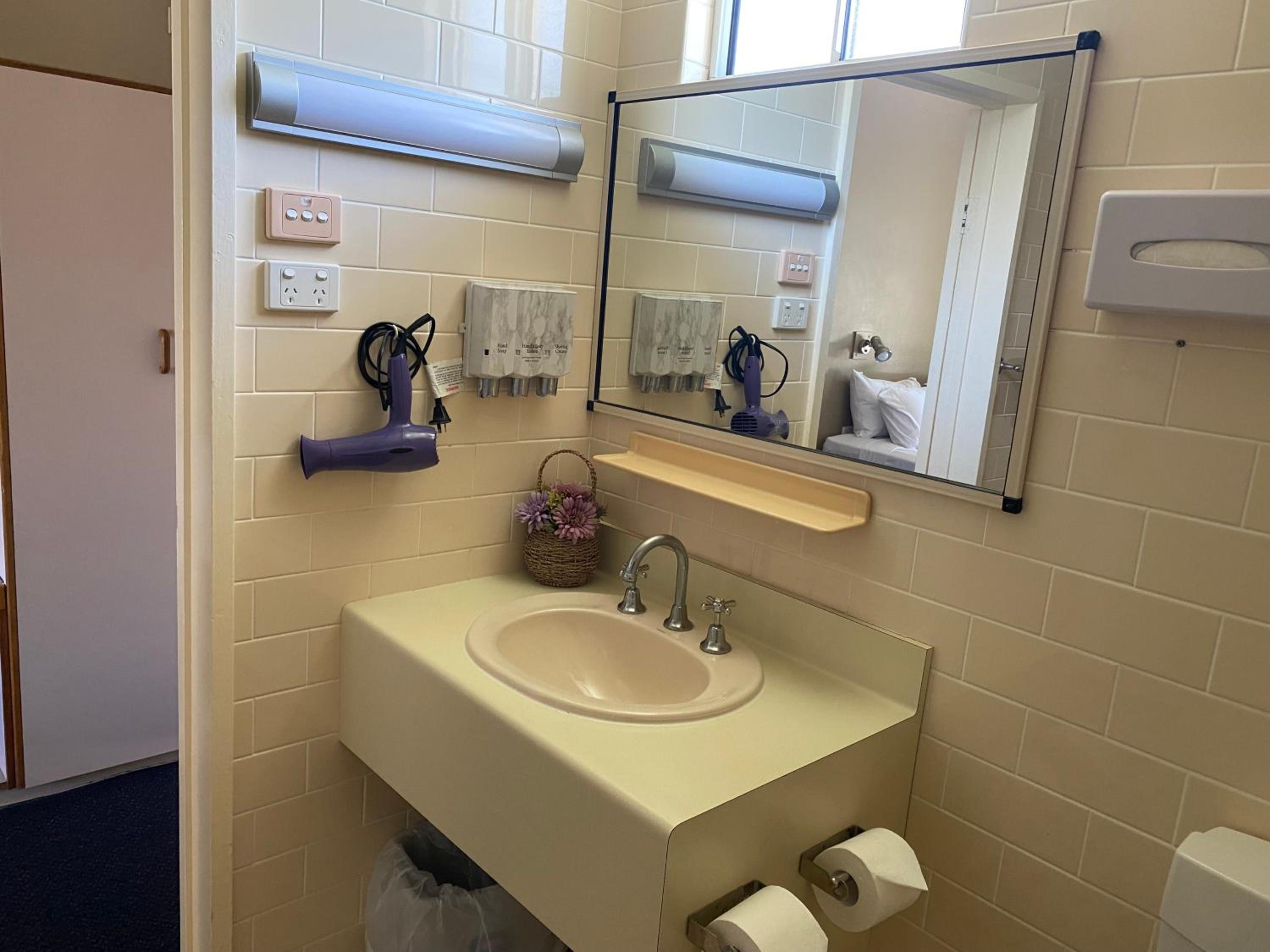 Mid City Motor Inn