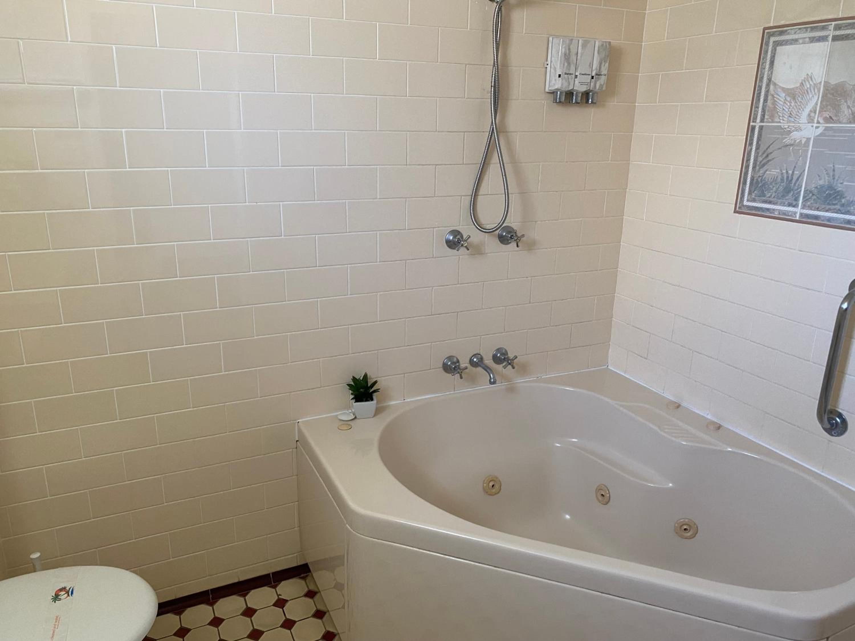 Mid City Motor Inn