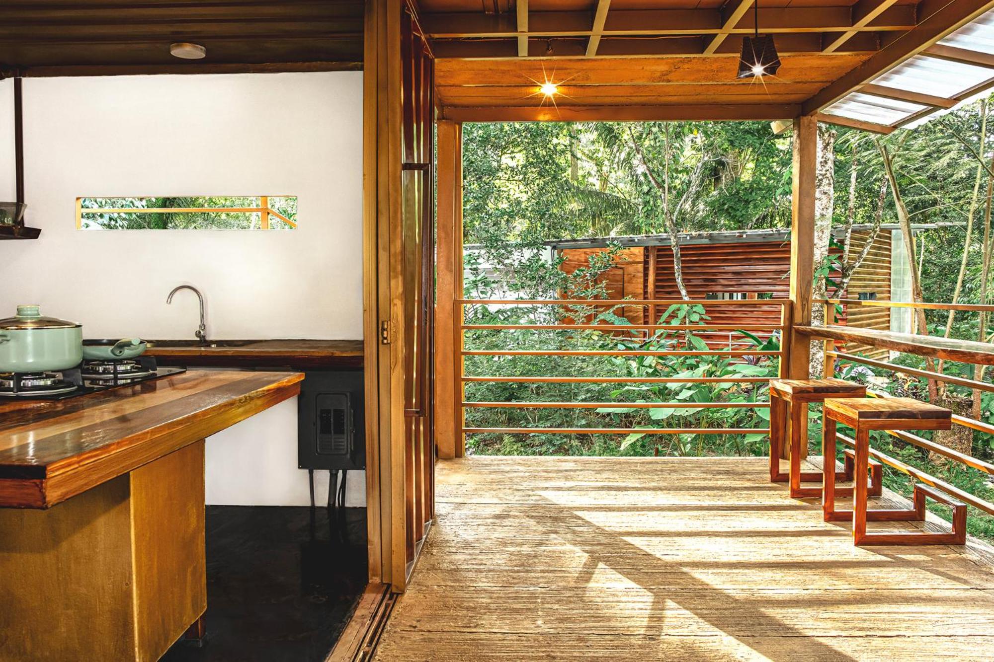 The Mimosas - Beautiful Unique Container Homes with Pool