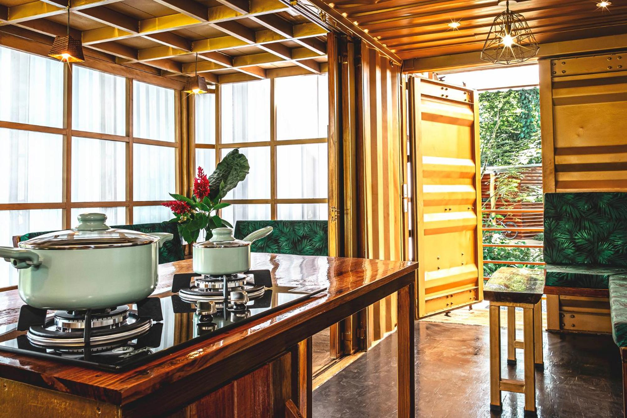 The Mimosas - Beautiful Unique Container Homes with Pool
