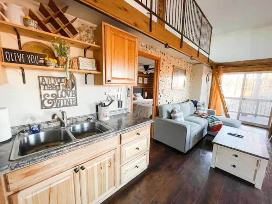 Private Mountain Cottage! King Bed * 8 Acres view 3