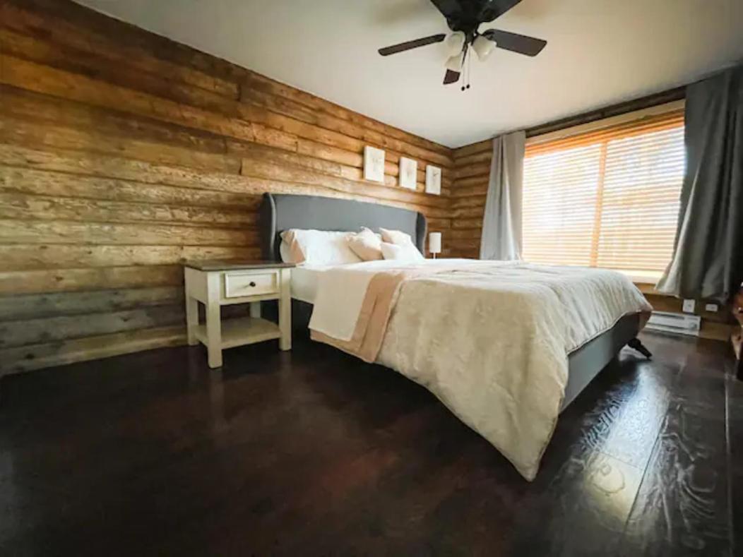 Private Mountain Cottage! King Bed * 8 Acres view 5