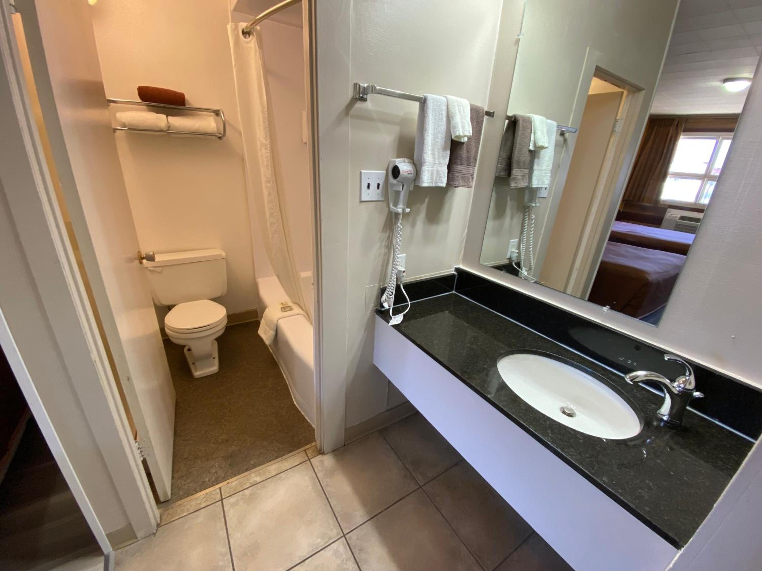 Dauphin Inn Express, photo 29