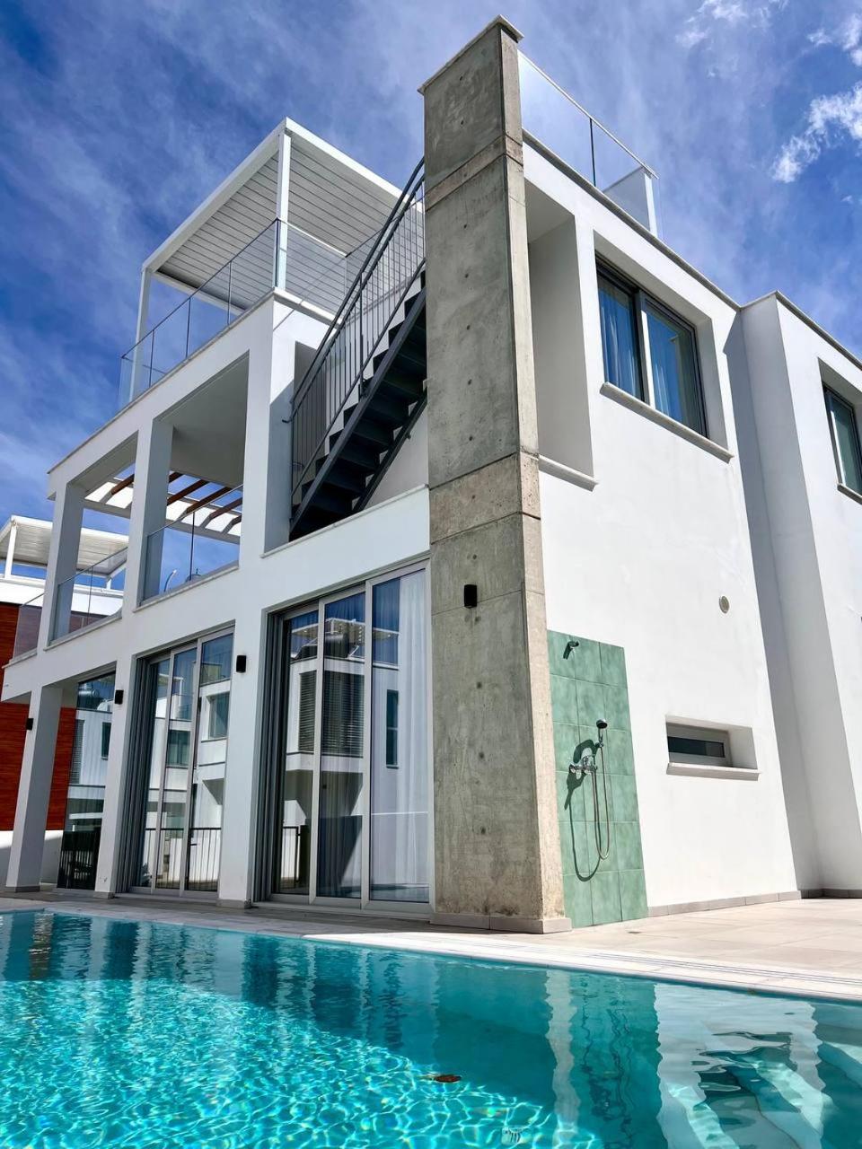 Luxury 2-floor Villa with Private Swimming Pool view 4