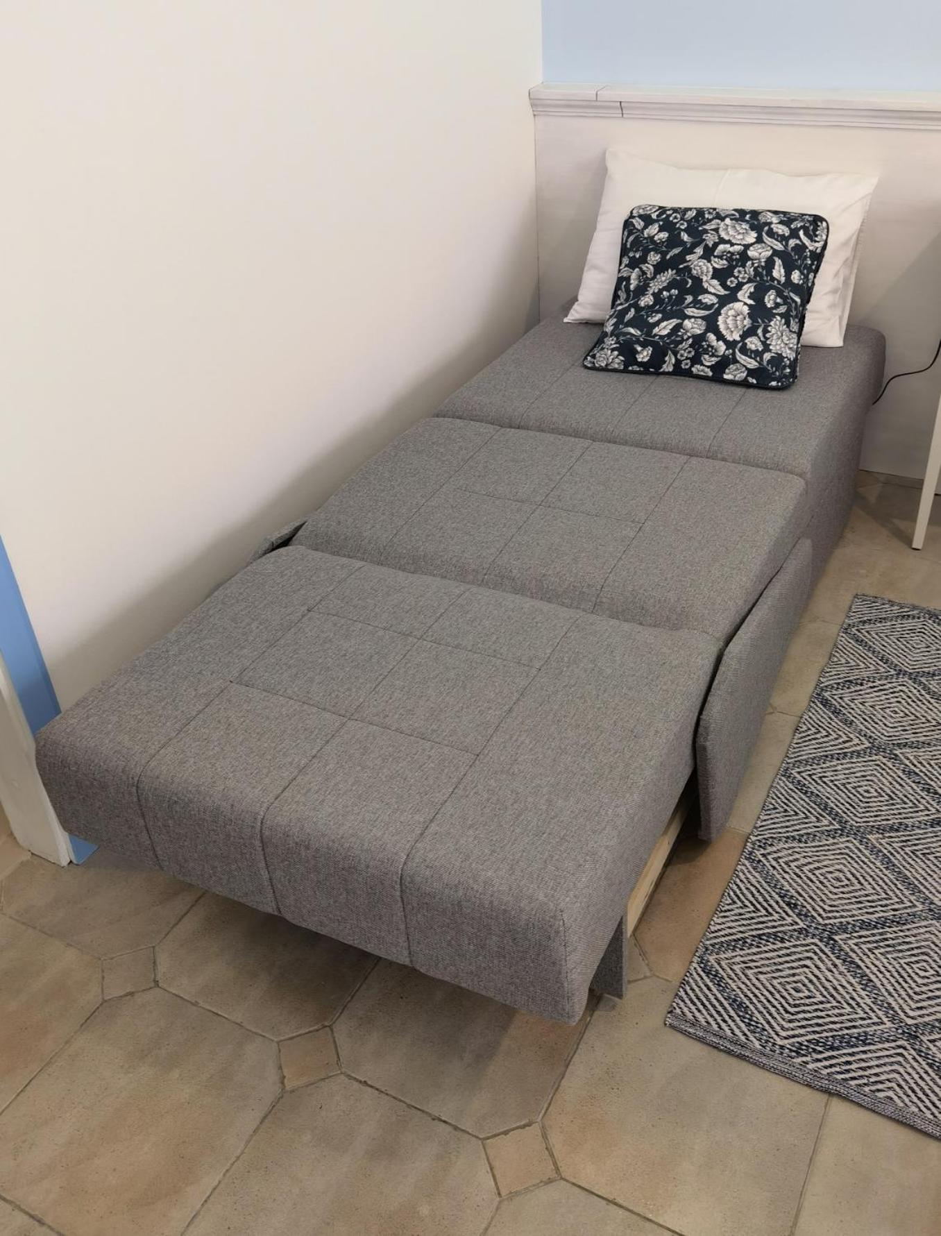 LARA deluxe SUPERIOR 5 star apartment, your piece of heaven by the sea & park
