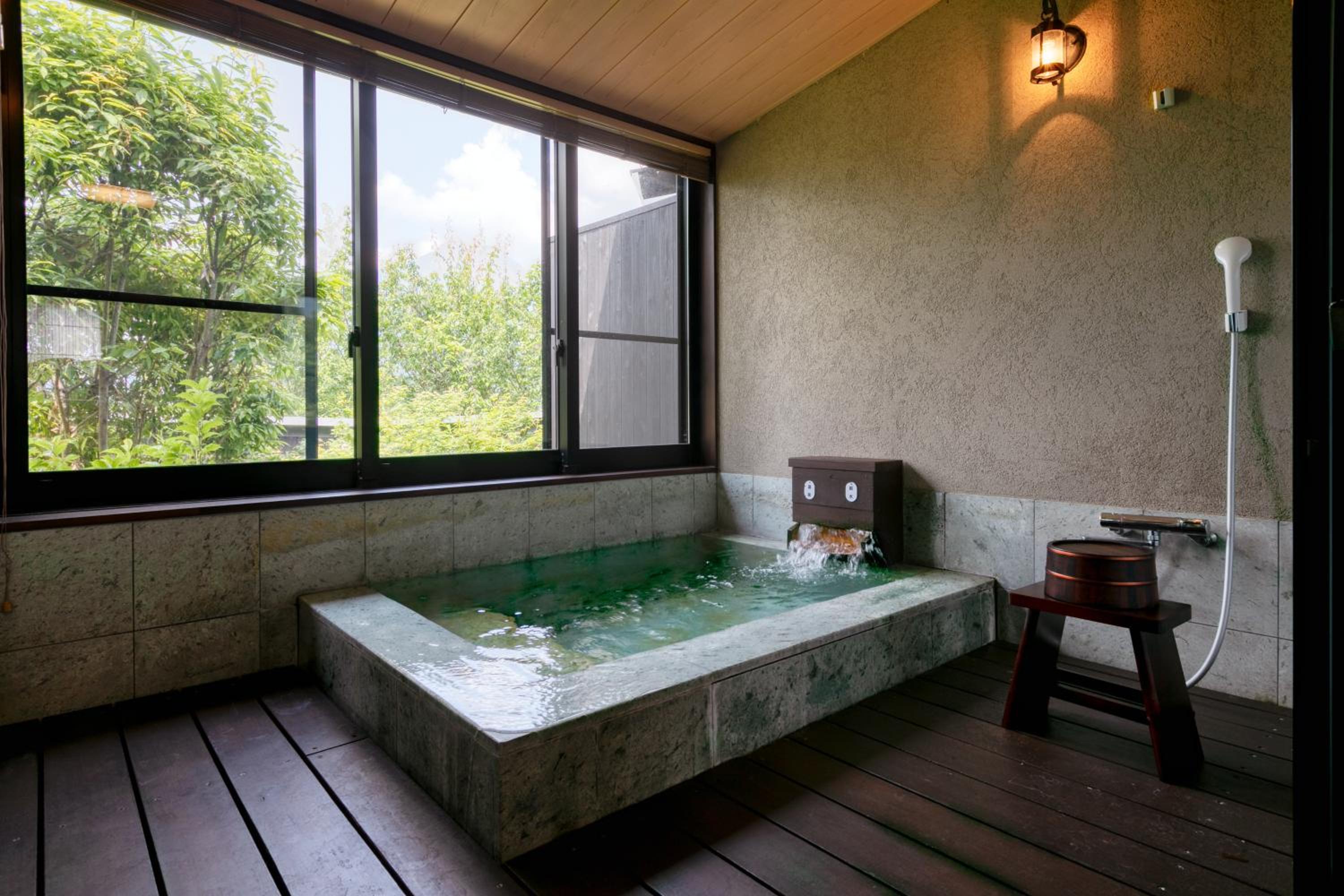 Yufuin Onsen Toshoan