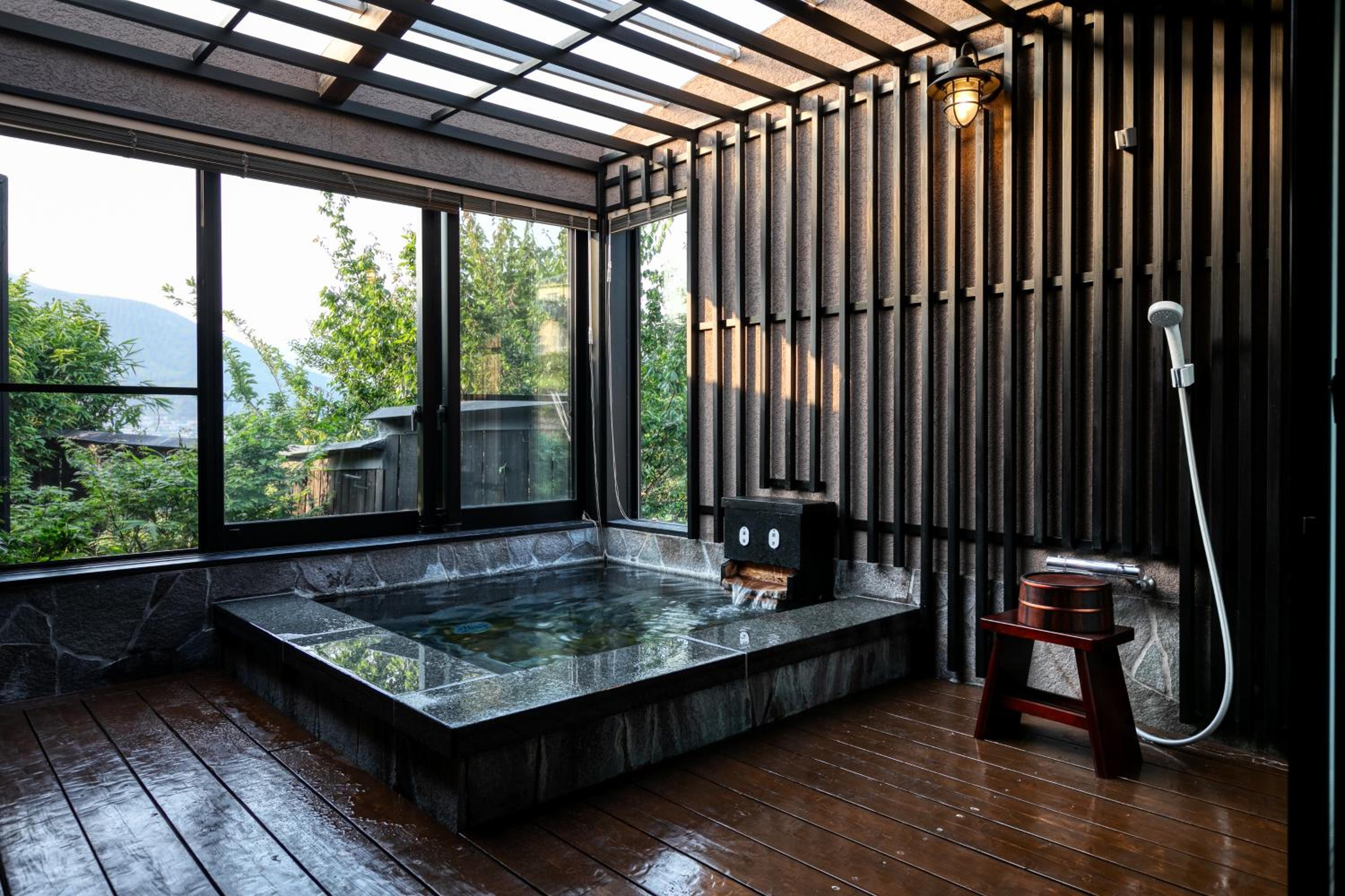 Yufuin Onsen Toshoan