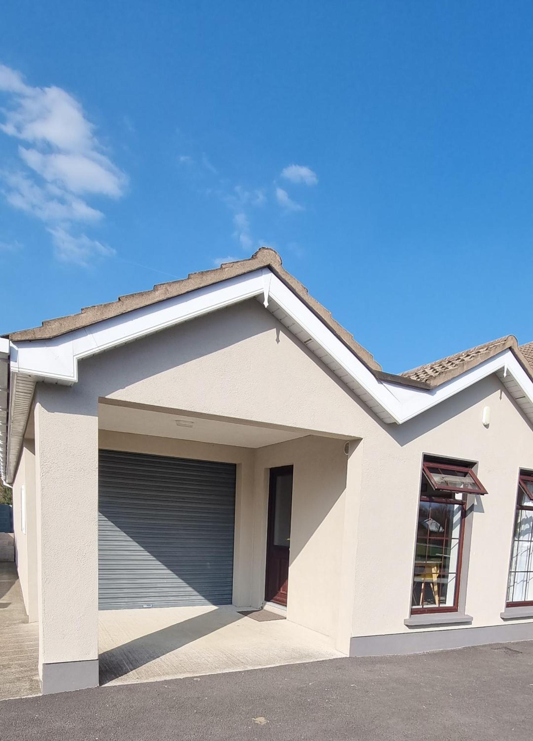 Spacious Curragh 2-bed apartment with own entrance view 2