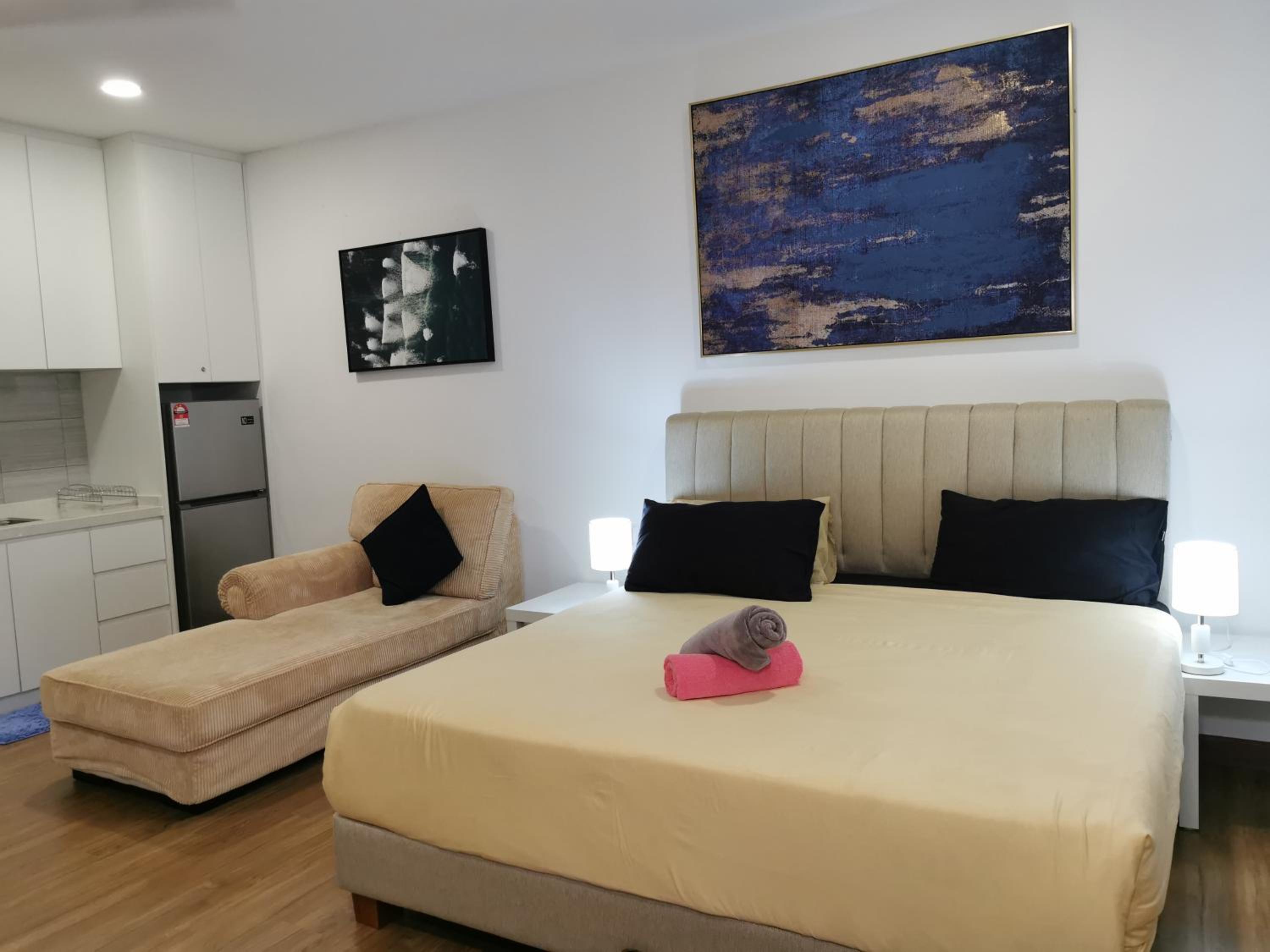Apple Home 2 at Menara Simfoni, King Size Bed, Cheras, Nexflix, Wifi, Parking photo 1