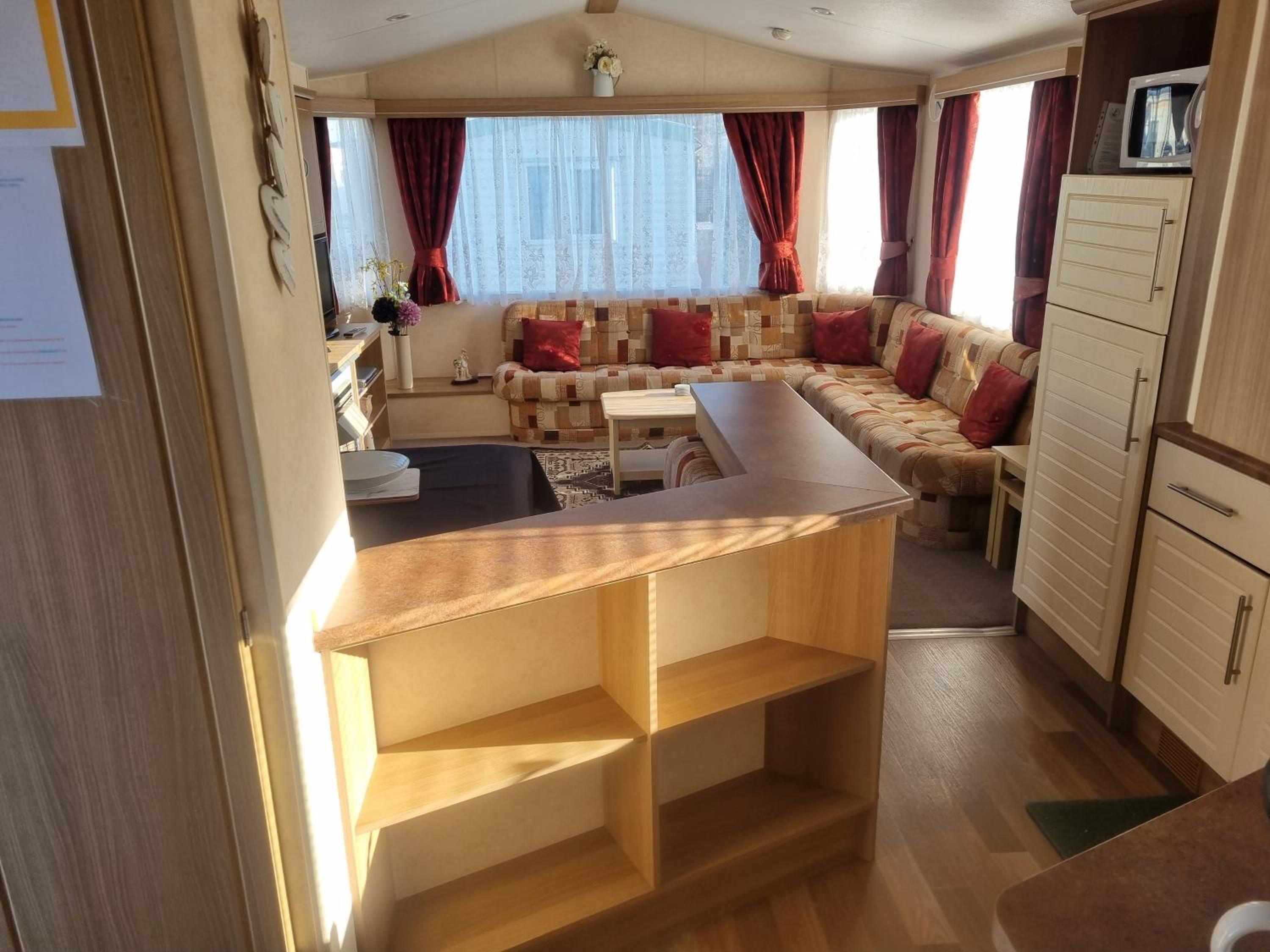 S460 8 BERTH CARAVAN ON THE GOLDEN PALM CHAPEL ST LEONARDS view 5