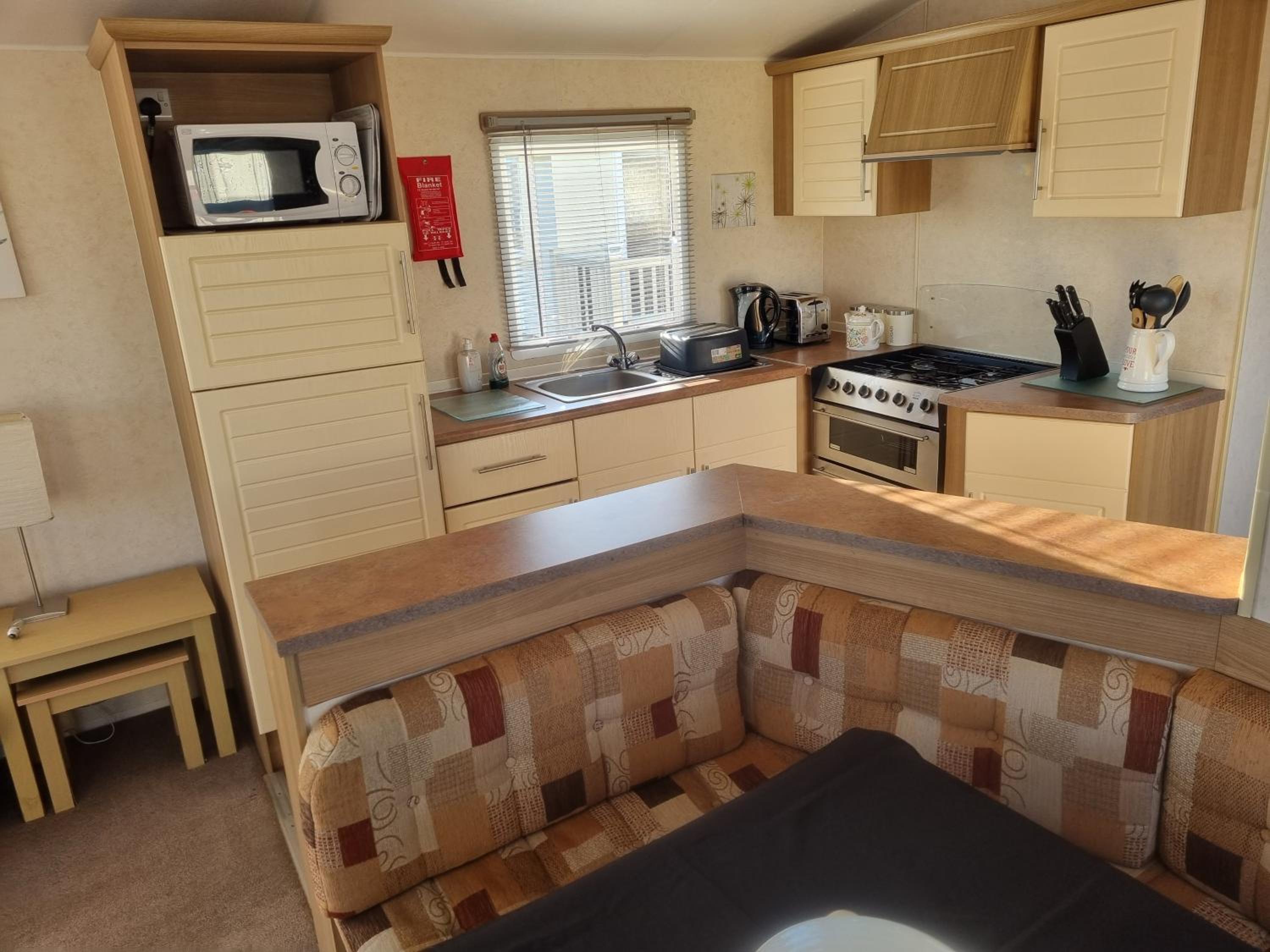 S460 8 BERTH CARAVAN ON THE GOLDEN PALM CHAPEL ST LEONARDS view 4