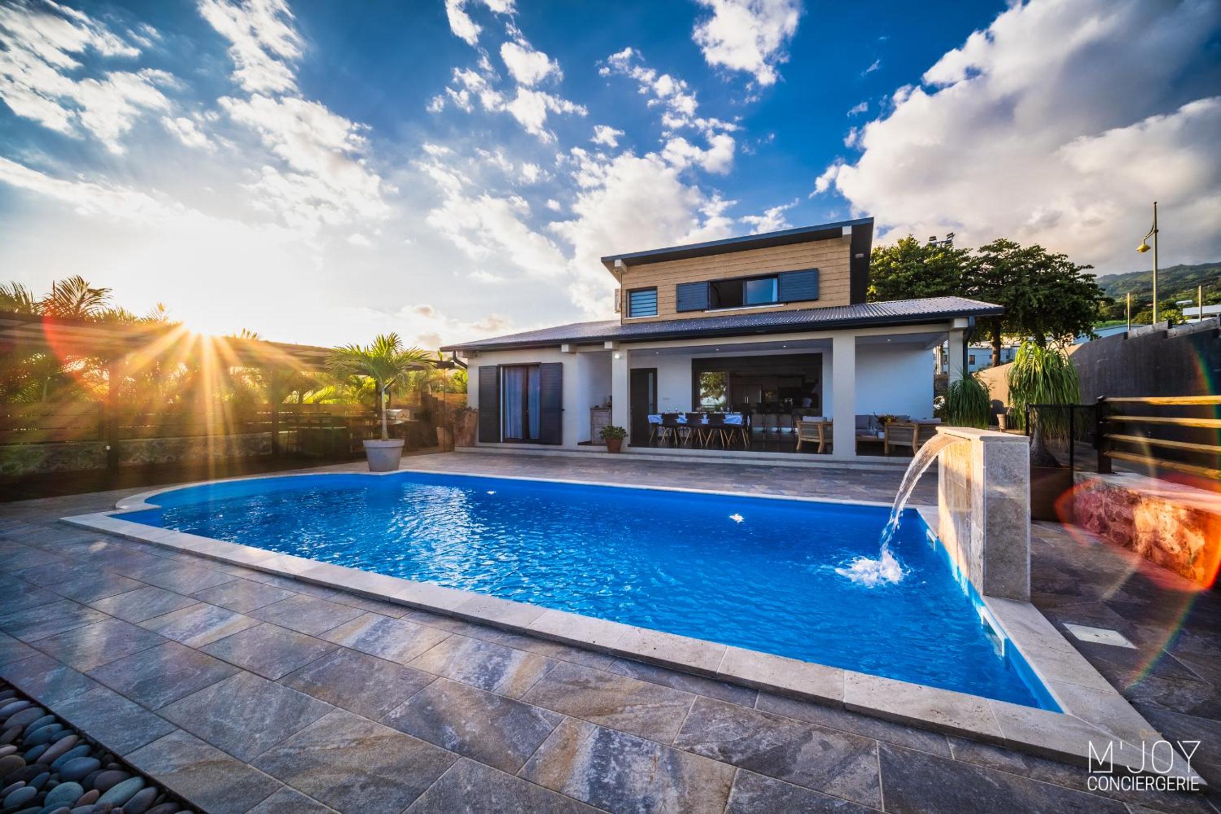 VILLA SYLBRIA - 4-bedroom villa heated pool & sea view view 2