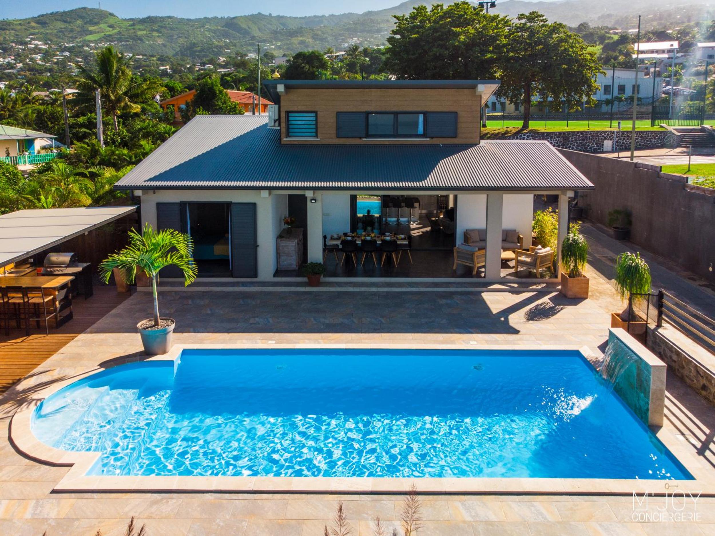 VILLA SYLBRIA - 4-bedroom villa heated pool & sea view view 3