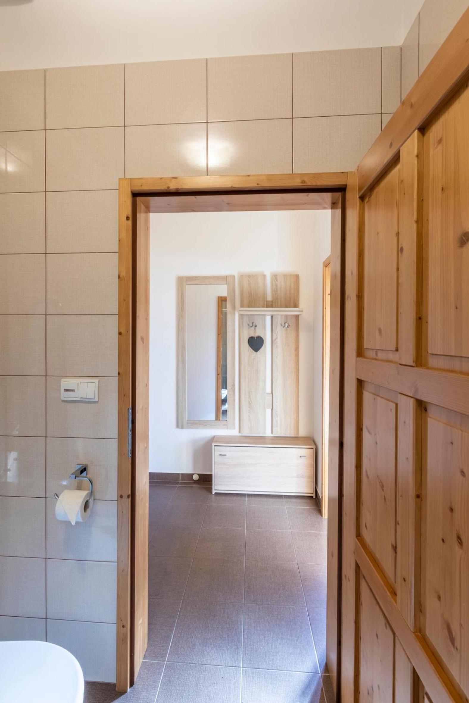 Zámecký Dvůr Černousy