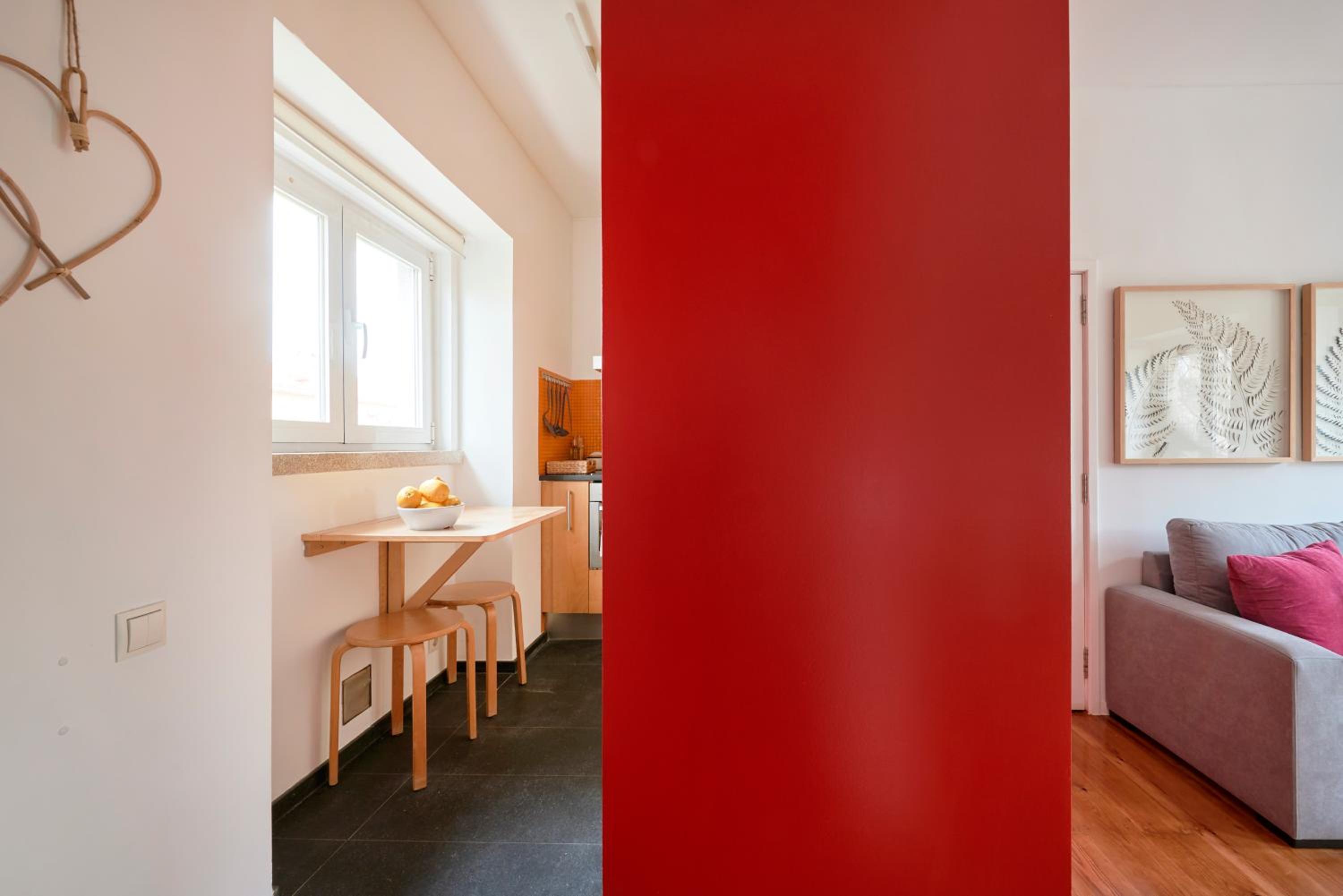 Sunny Renovated Apt With AC, By TimeCooler view 5