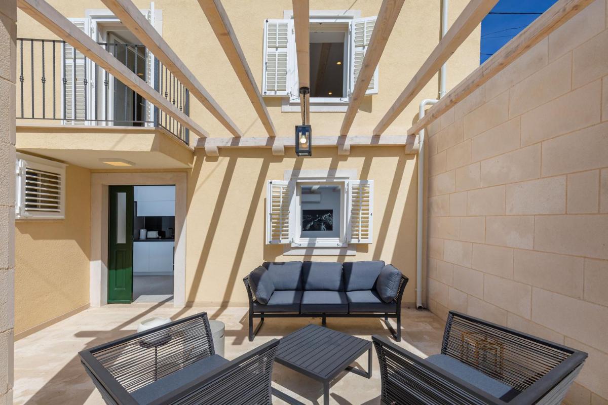 Stunning holiday house in the Old town by Irundo