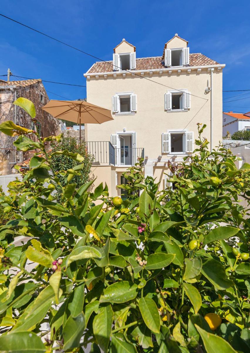 Stunning holiday house in the Old town by Irundo