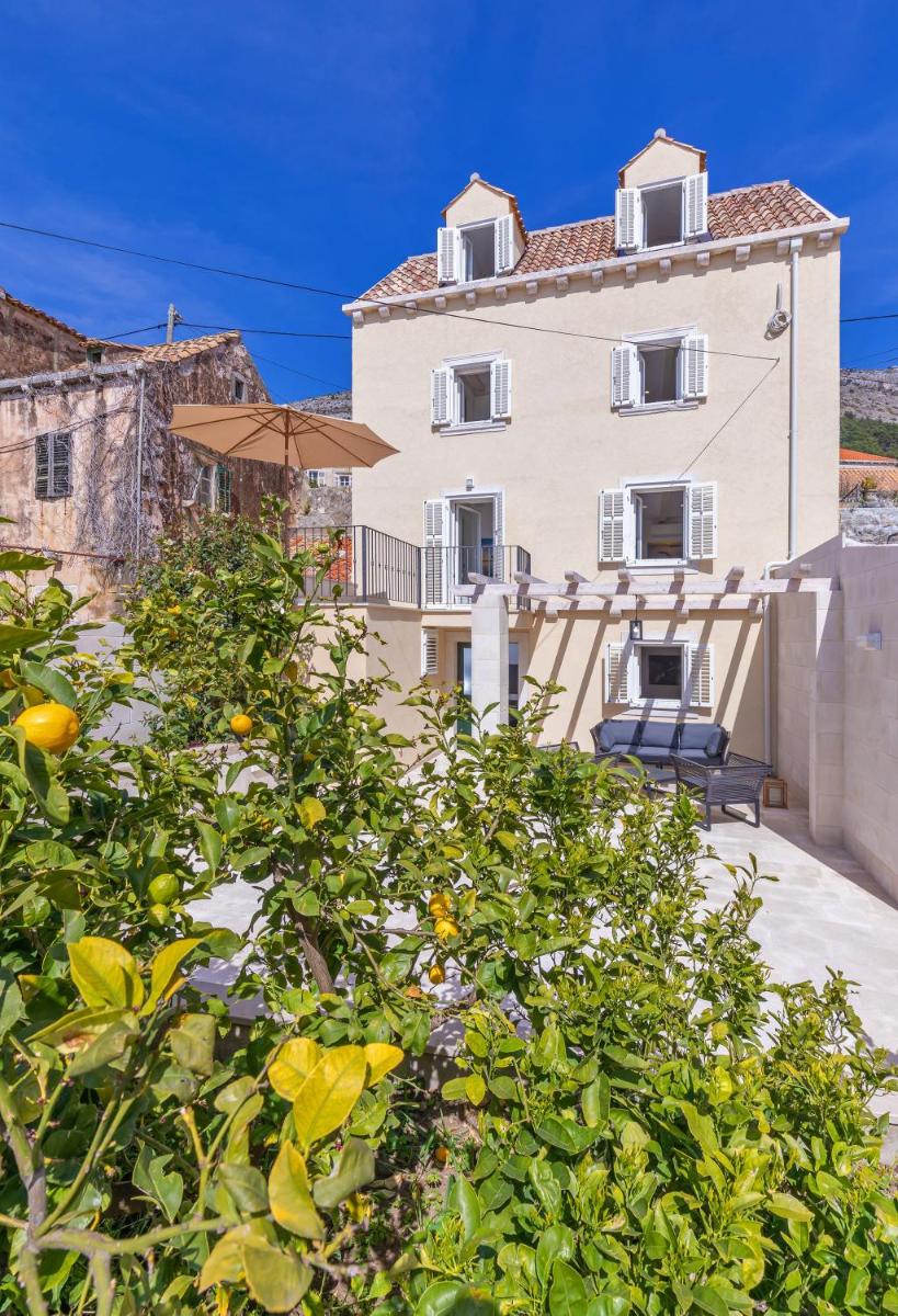 Stunning holiday house in the Old town by Irundo