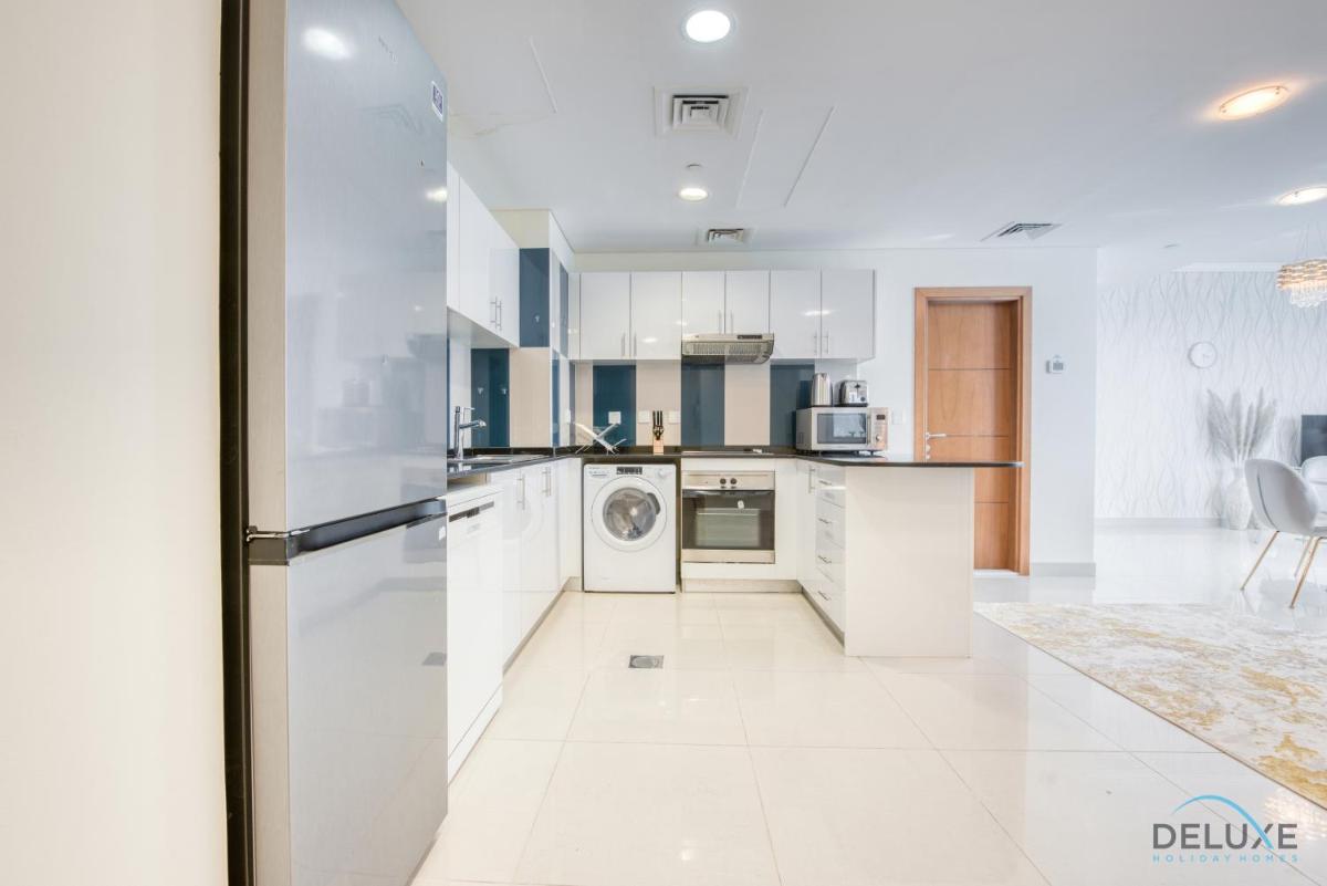 Ornate 2BR at Ocean Heights Dubai Marina By Deluxe Holiday Homes