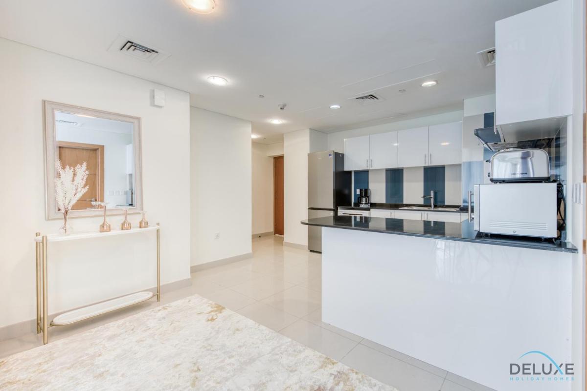Ornate 2BR at Ocean Heights Dubai Marina By Deluxe Holiday Homes