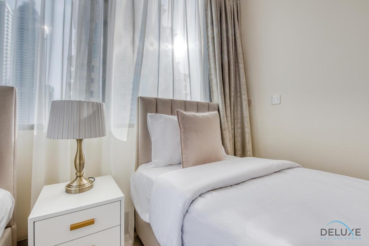 Ornate 2BR at Ocean Heights Dubai Marina By Deluxe Holiday Homes