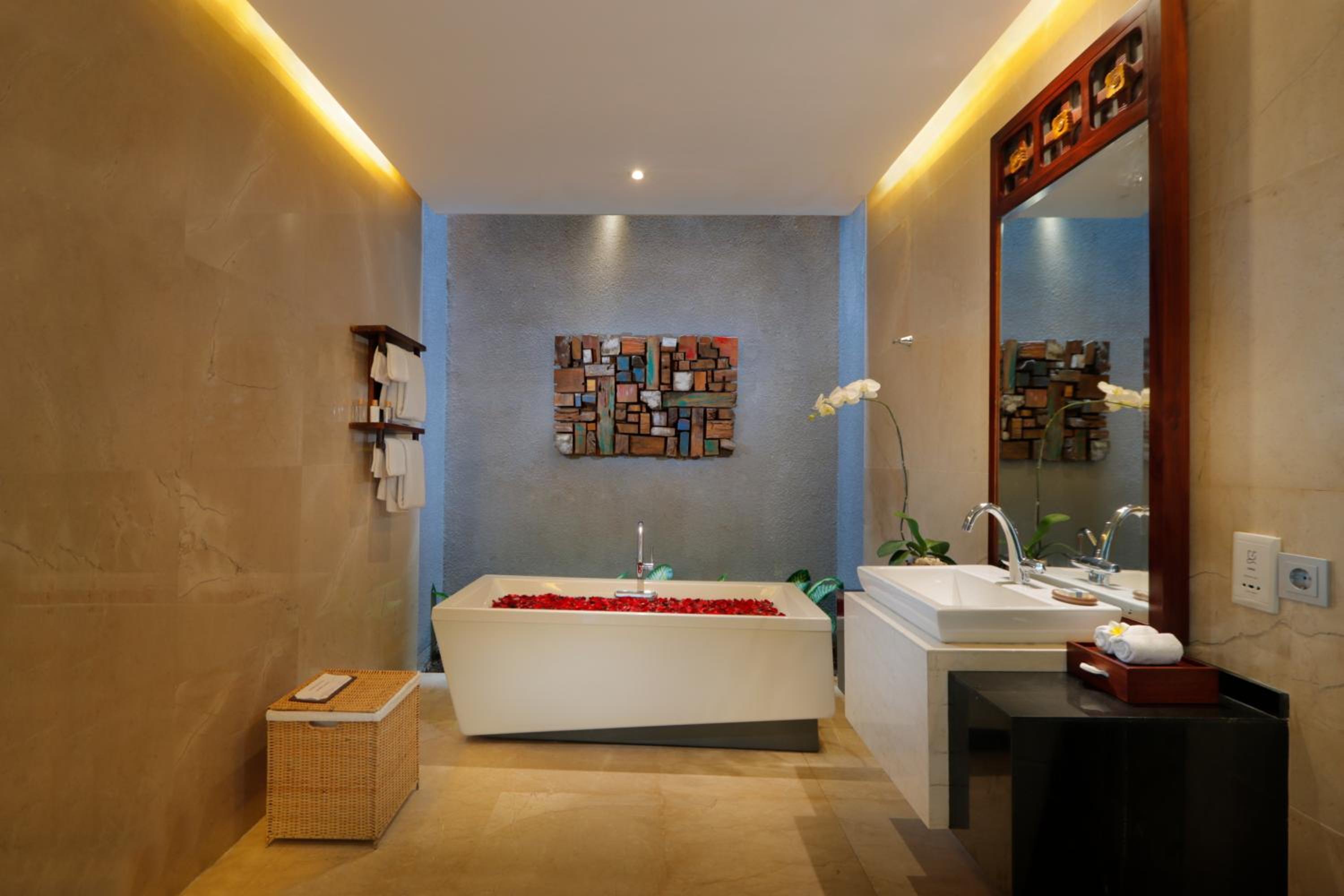 Seminyak Icon - by Karaniya Experience - CHSE certified