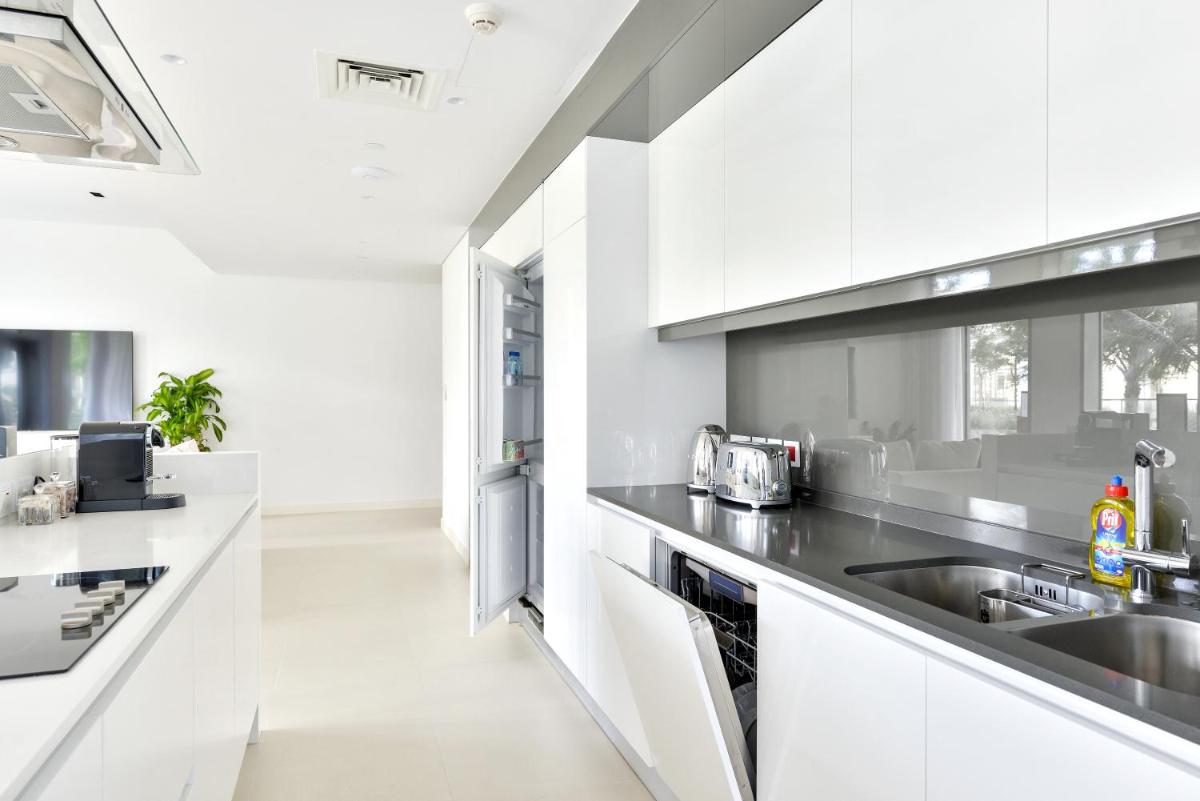 Elegant 2+1 BR with Fantastic Views of Ain Dubai