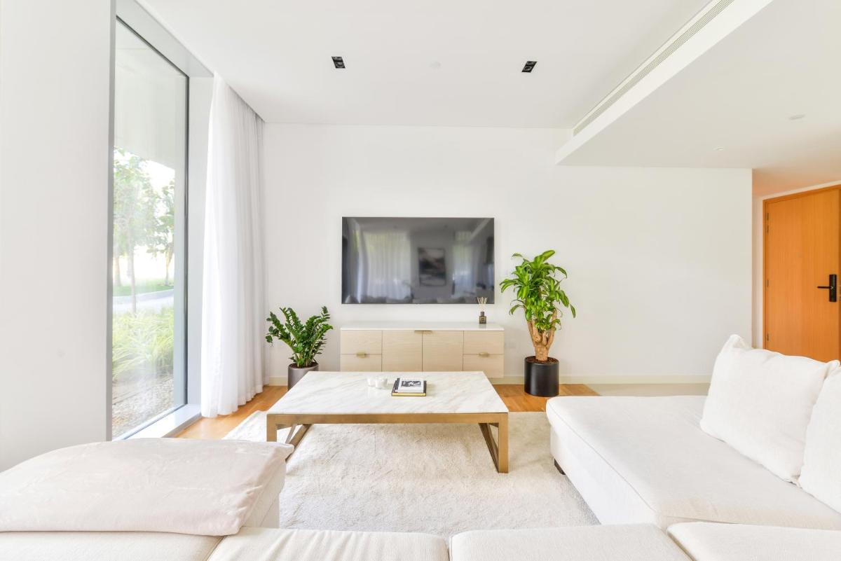 Elegant 2+1 BR with Fantastic Views of Ain Dubai