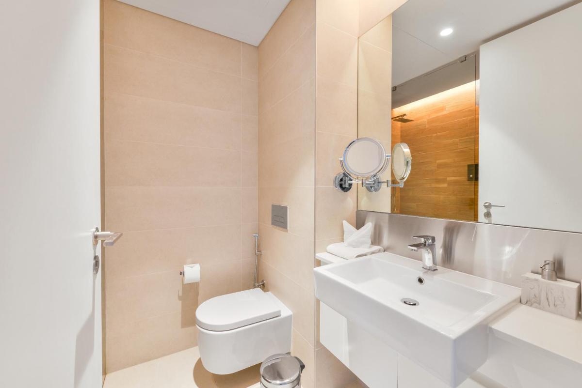 Elegant 2+1 BR with Fantastic Views of Ain Dubai